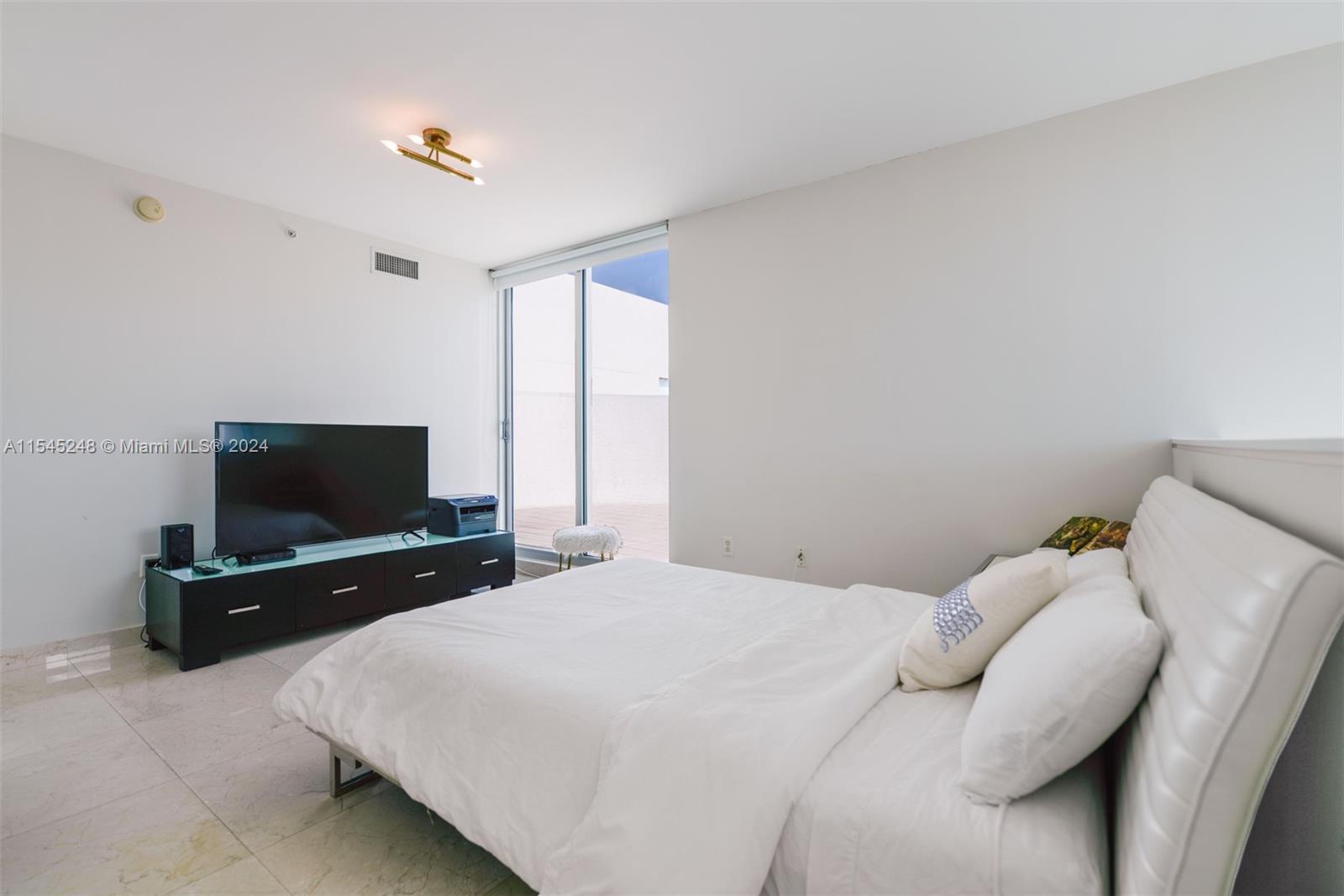 3131 NE 188th St 1-1213, Aventura, Florida 33180, 2 Bedrooms Bedrooms, ,2 BathroomsBathrooms,Residentiallease,For Rent,3131 NE 188th St 1-1213,A11545248