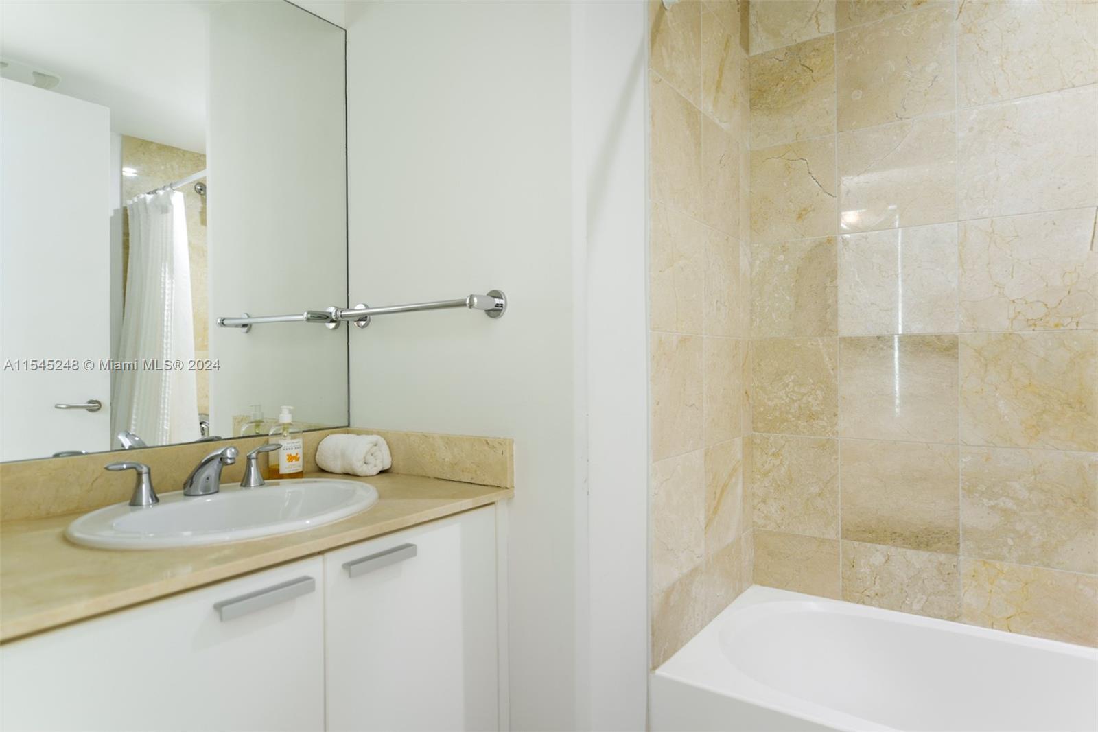 3131 NE 188th St 1-1213, Aventura, Florida 33180, 2 Bedrooms Bedrooms, ,2 BathroomsBathrooms,Residentiallease,For Rent,3131 NE 188th St 1-1213,A11545248