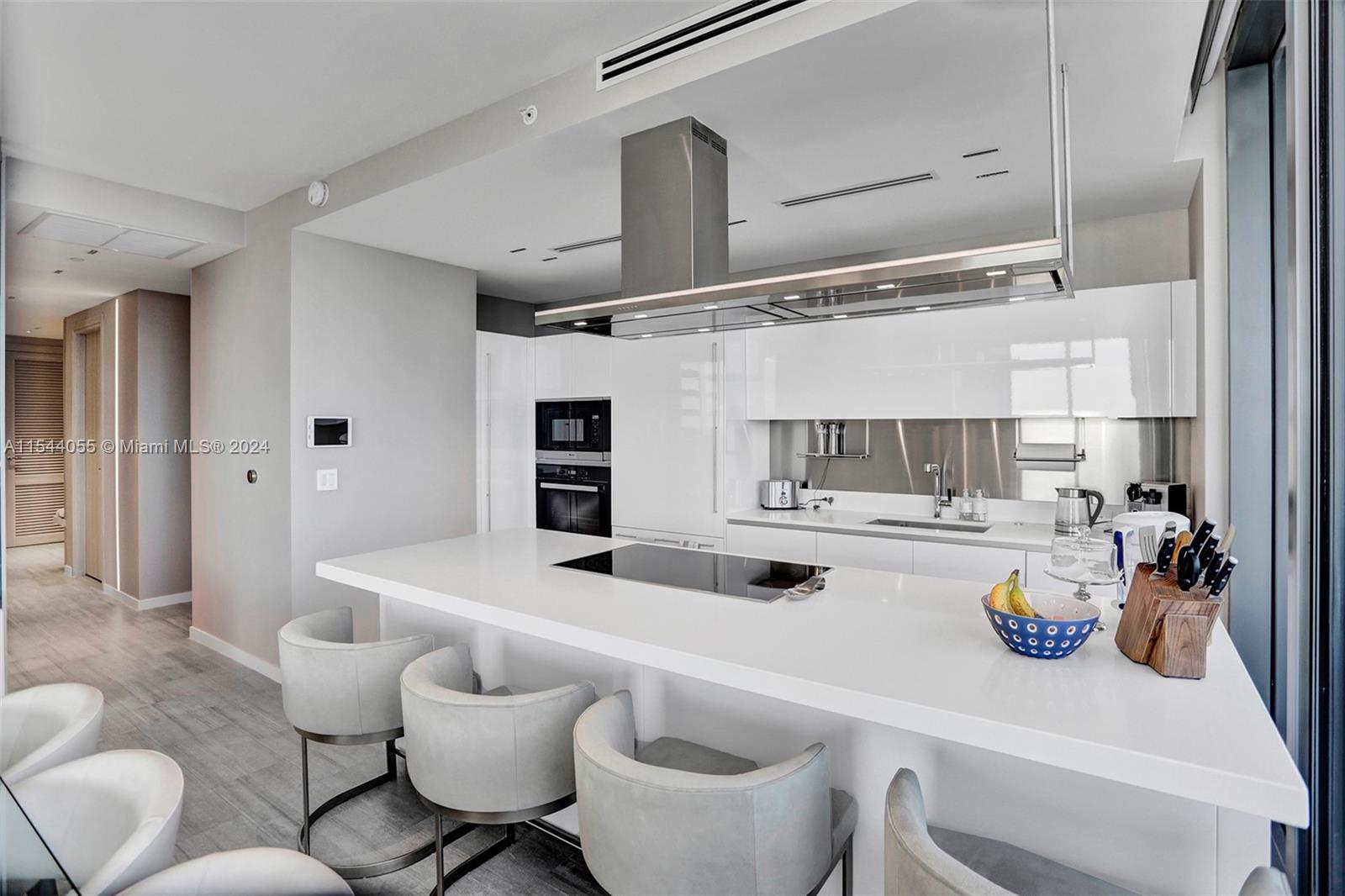 1000 Brickell Plz PH5208, Miami, Florida 33131, 3 Bedrooms Bedrooms, ,3 BathroomsBathrooms,Residentiallease,For Rent,1000 Brickell Plz PH5208,A11544055