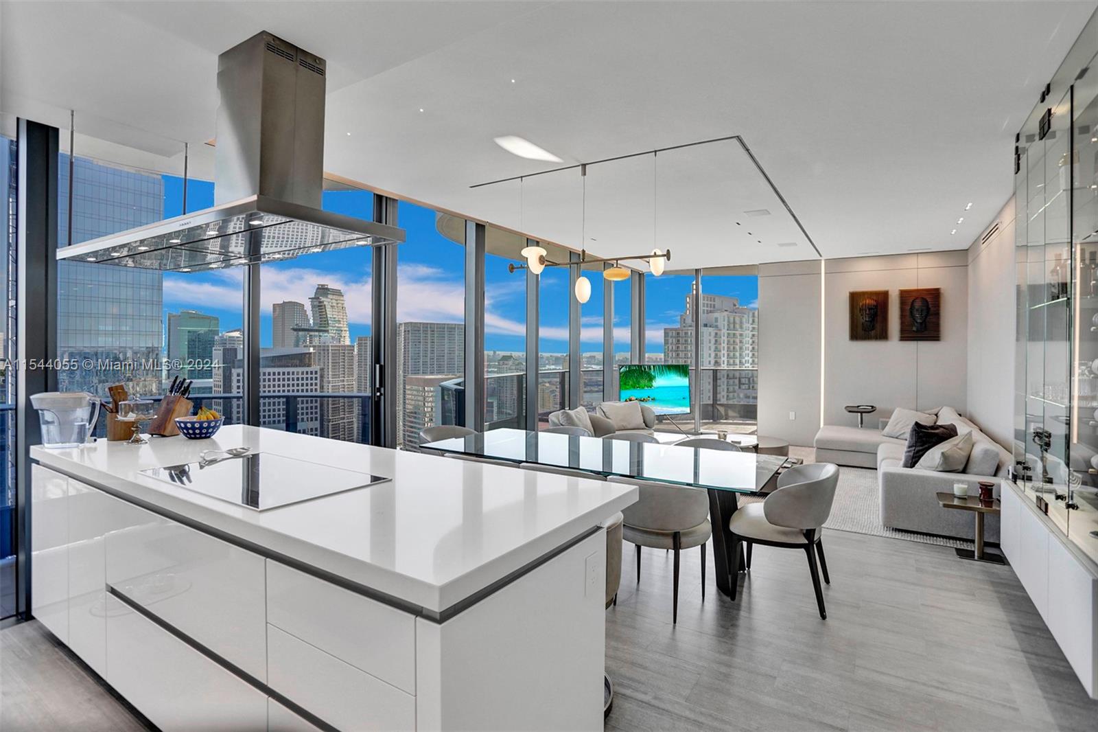 1000 Brickell Plz PH5208, Miami, Florida 33131, 3 Bedrooms Bedrooms, ,3 BathroomsBathrooms,Residentiallease,For Rent,1000 Brickell Plz PH5208,A11544055