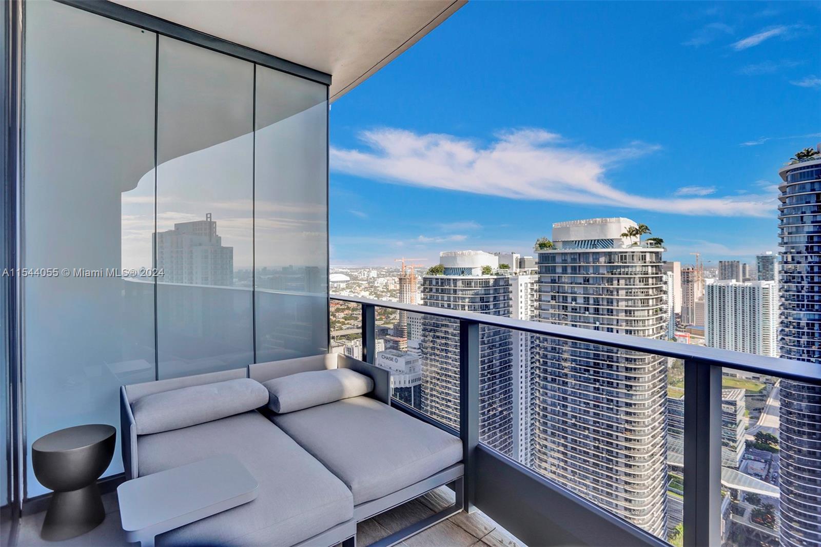 1000 Brickell Plz PH5208, Miami, Florida 33131, 3 Bedrooms Bedrooms, ,3 BathroomsBathrooms,Residentiallease,For Rent,1000 Brickell Plz PH5208,A11544055