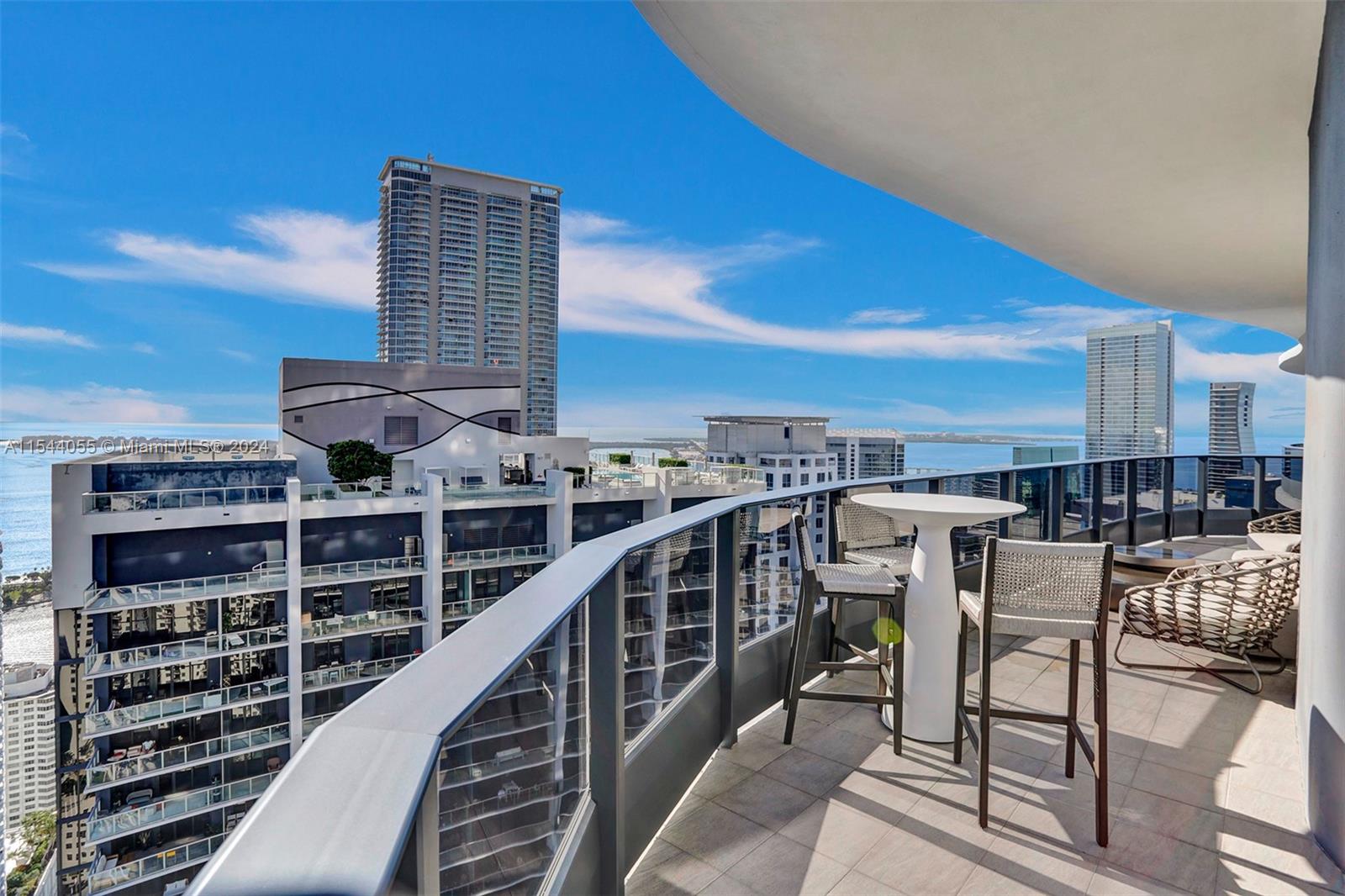 1000 Brickell Plz PH5208, Miami, Florida 33131, 3 Bedrooms Bedrooms, ,3 BathroomsBathrooms,Residentiallease,For Rent,1000 Brickell Plz PH5208,A11544055