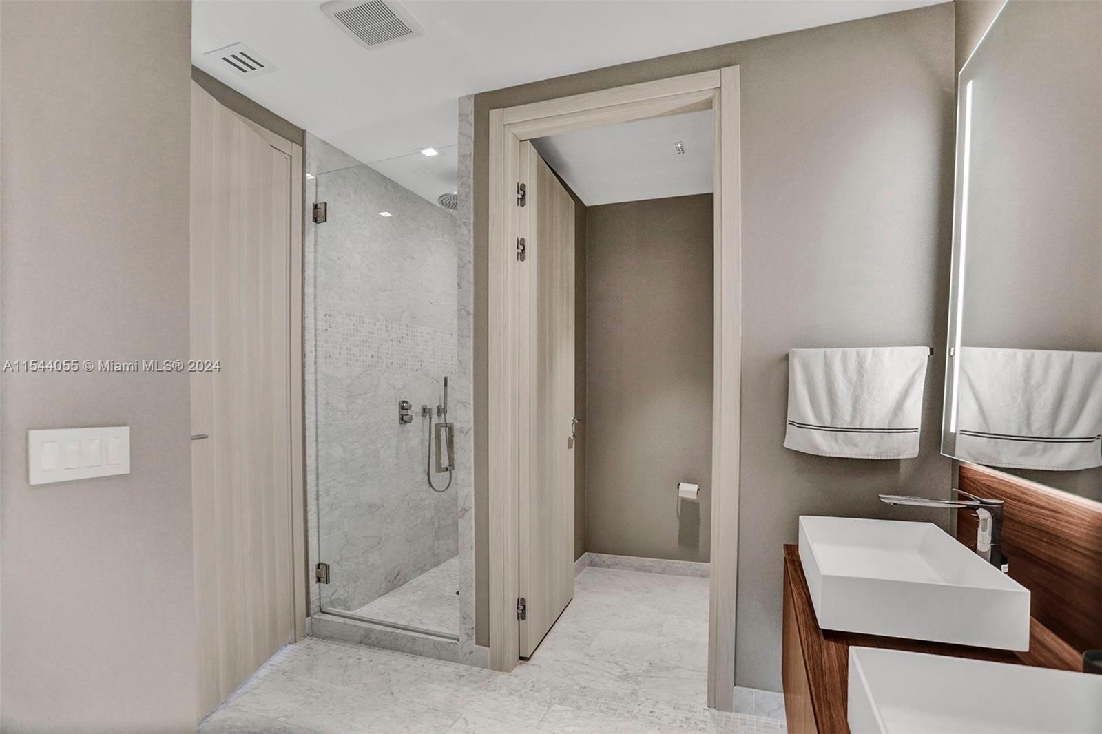 1000 Brickell Plz PH5208, Miami, Florida 33131, 3 Bedrooms Bedrooms, ,3 BathroomsBathrooms,Residentiallease,For Rent,1000 Brickell Plz PH5208,A11544055