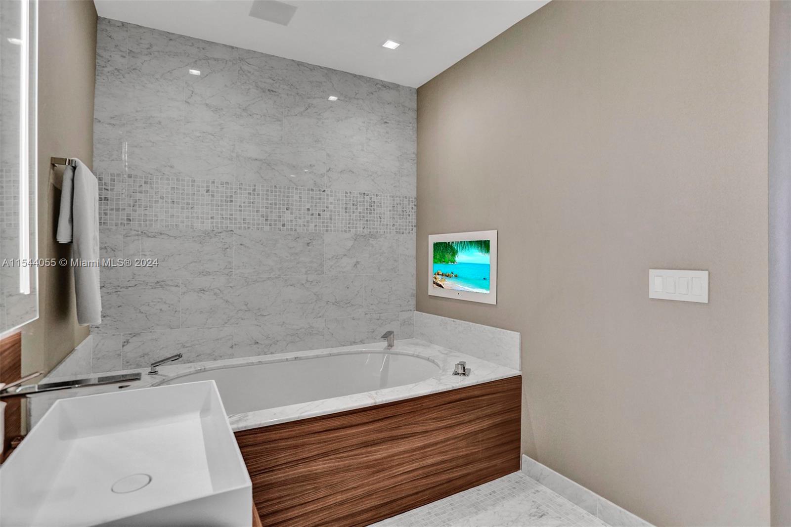 1000 Brickell Plz PH5208, Miami, Florida 33131, 3 Bedrooms Bedrooms, ,3 BathroomsBathrooms,Residentiallease,For Rent,1000 Brickell Plz PH5208,A11544055
