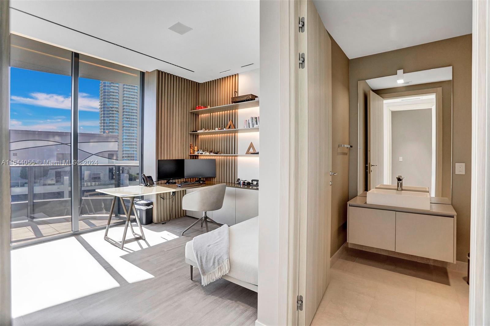 1000 Brickell Plz PH5208, Miami, Florida 33131, 3 Bedrooms Bedrooms, ,3 BathroomsBathrooms,Residentiallease,For Rent,1000 Brickell Plz PH5208,A11544055
