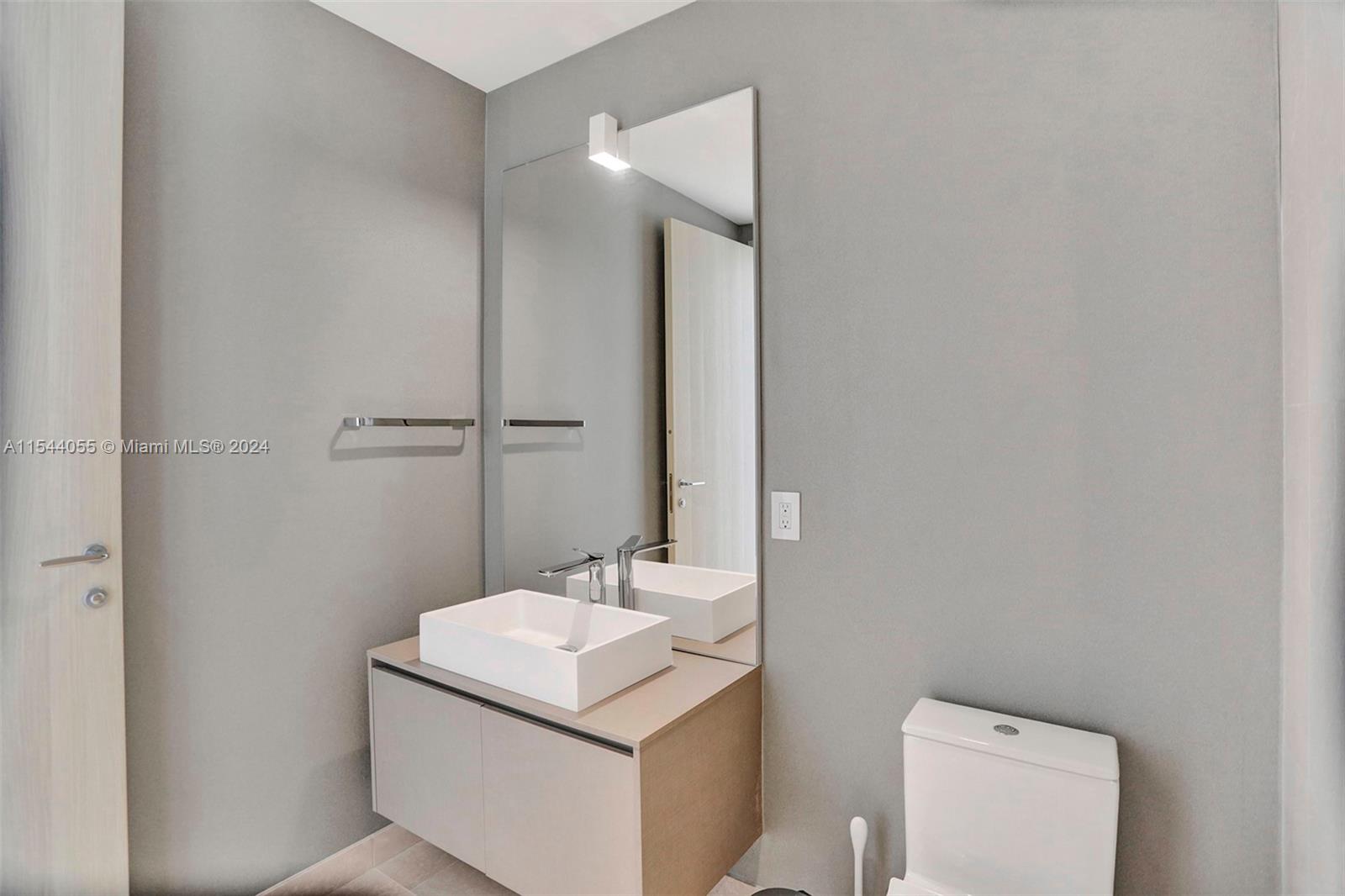 1000 Brickell Plz PH5208, Miami, Florida 33131, 3 Bedrooms Bedrooms, ,3 BathroomsBathrooms,Residentiallease,For Rent,1000 Brickell Plz PH5208,A11544055