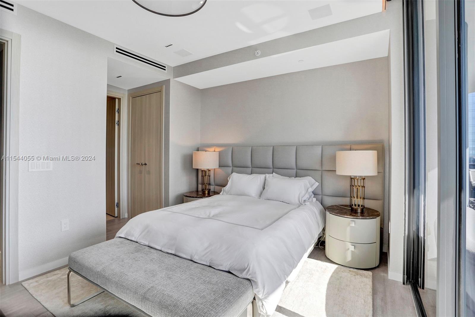 1000 Brickell Plz PH5208, Miami, Florida 33131, 3 Bedrooms Bedrooms, ,3 BathroomsBathrooms,Residentiallease,For Rent,1000 Brickell Plz PH5208,A11544055