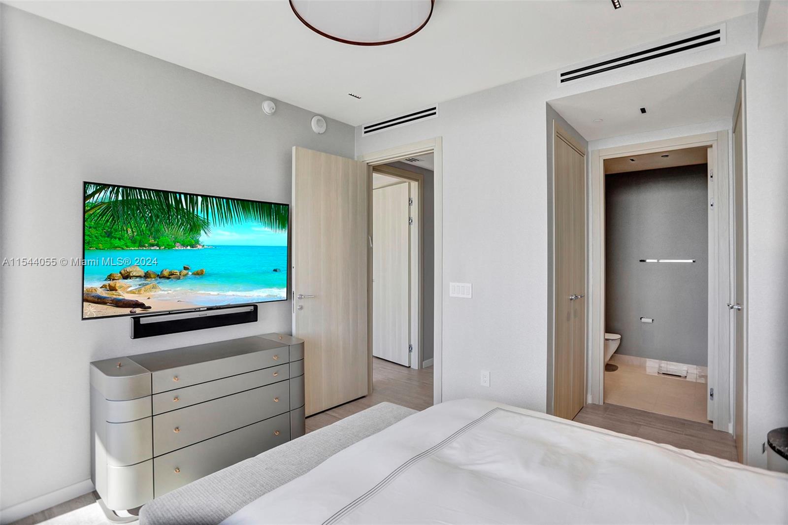 1000 Brickell Plz PH5208, Miami, Florida 33131, 3 Bedrooms Bedrooms, ,3 BathroomsBathrooms,Residentiallease,For Rent,1000 Brickell Plz PH5208,A11544055