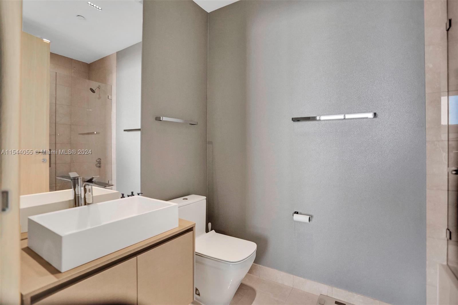 1000 Brickell Plz PH5208, Miami, Florida 33131, 3 Bedrooms Bedrooms, ,3 BathroomsBathrooms,Residentiallease,For Rent,1000 Brickell Plz PH5208,A11544055