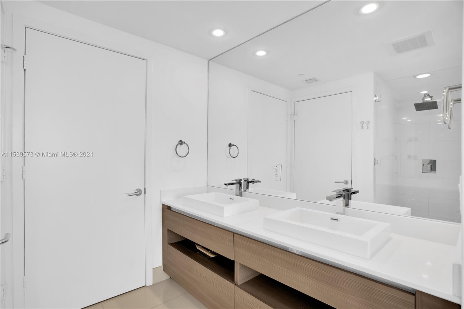 460 NE 28th St 2208, Miami, Florida 33137, 3 Bedrooms Bedrooms, ,2 BathroomsBathrooms,Residential,For Sale,460 NE 28th St 2208,A11539573