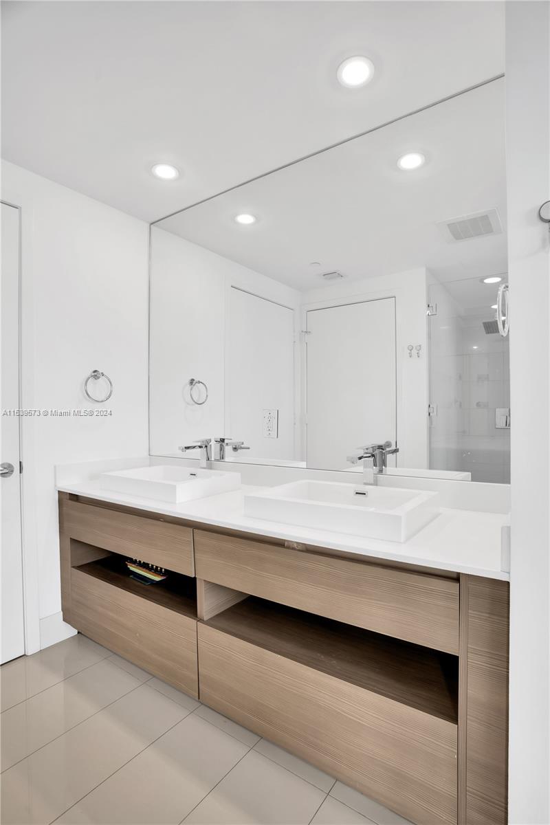 460 NE 28th St 2208, Miami, Florida 33137, 3 Bedrooms Bedrooms, ,2 BathroomsBathrooms,Residential,For Sale,460 NE 28th St 2208,A11539573