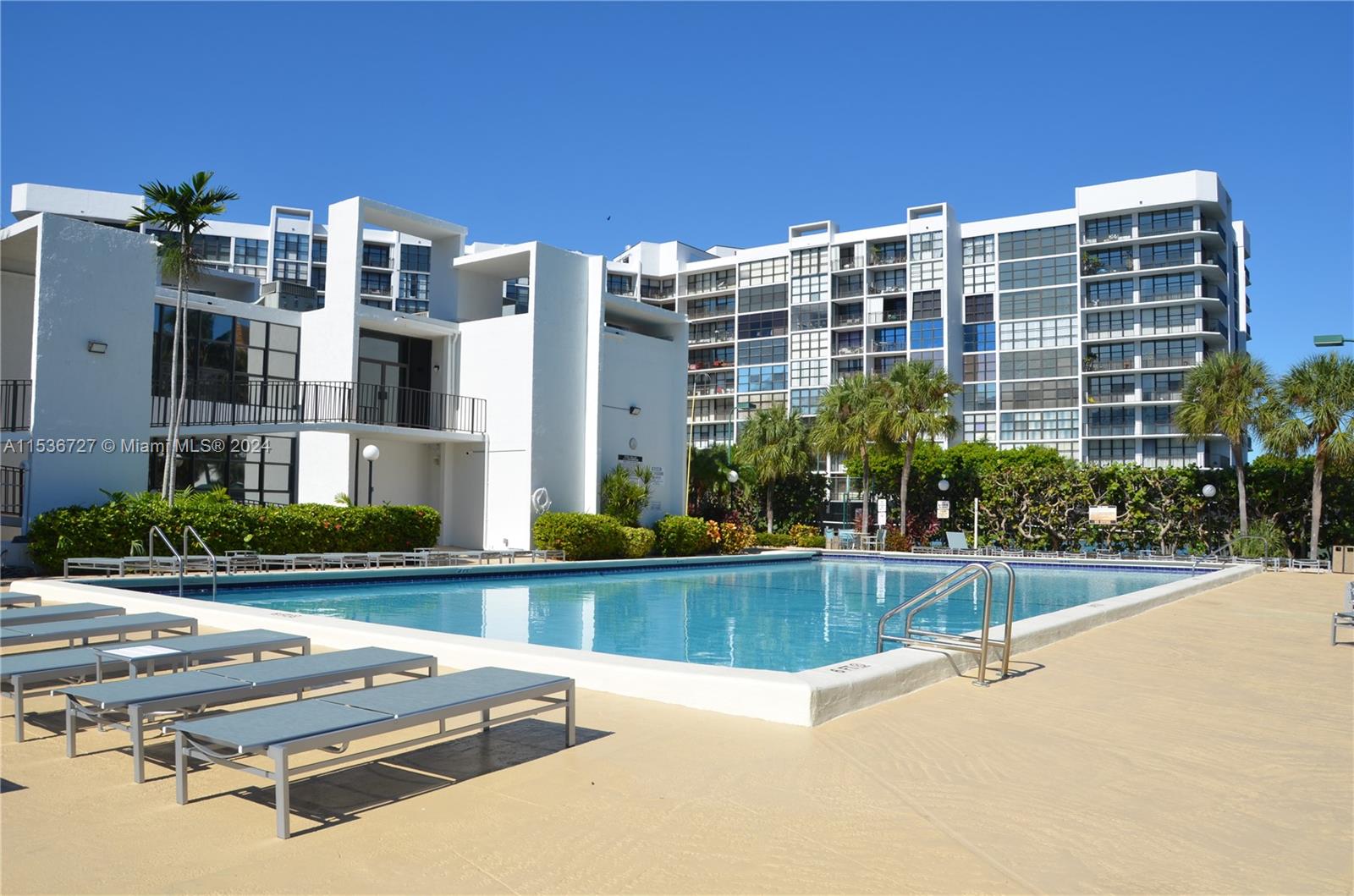 1000 Parkview Dr 306, Hallandale Beach, Florida 33009, 1 Bedroom Bedrooms, ,1 BathroomBathrooms,Residential,For Sale,1000 Parkview Dr 306,A11536727