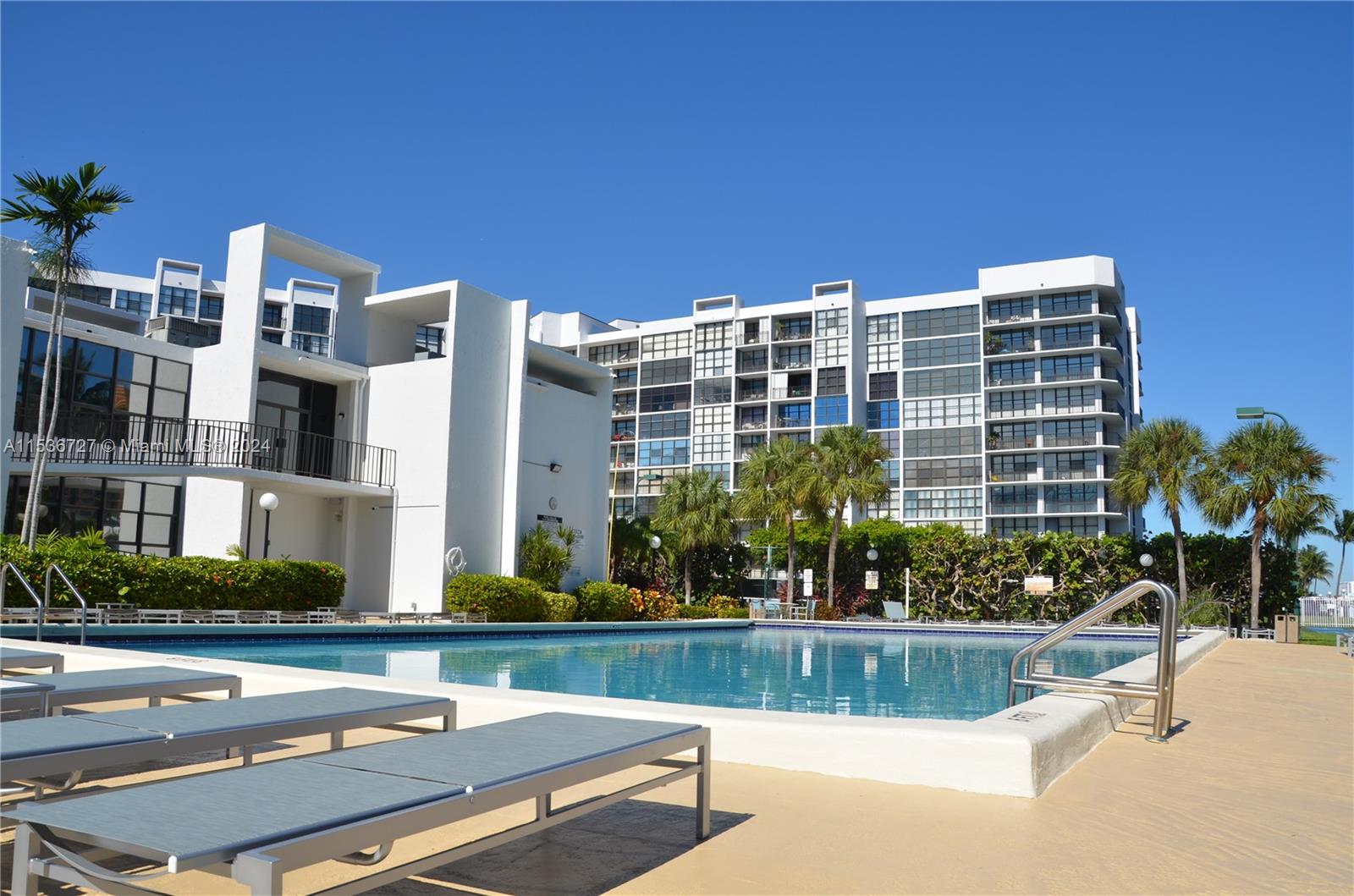 1000 Parkview Dr 306, Hallandale Beach, Florida 33009, 1 Bedroom Bedrooms, ,1 BathroomBathrooms,Residential,For Sale,1000 Parkview Dr 306,A11536727