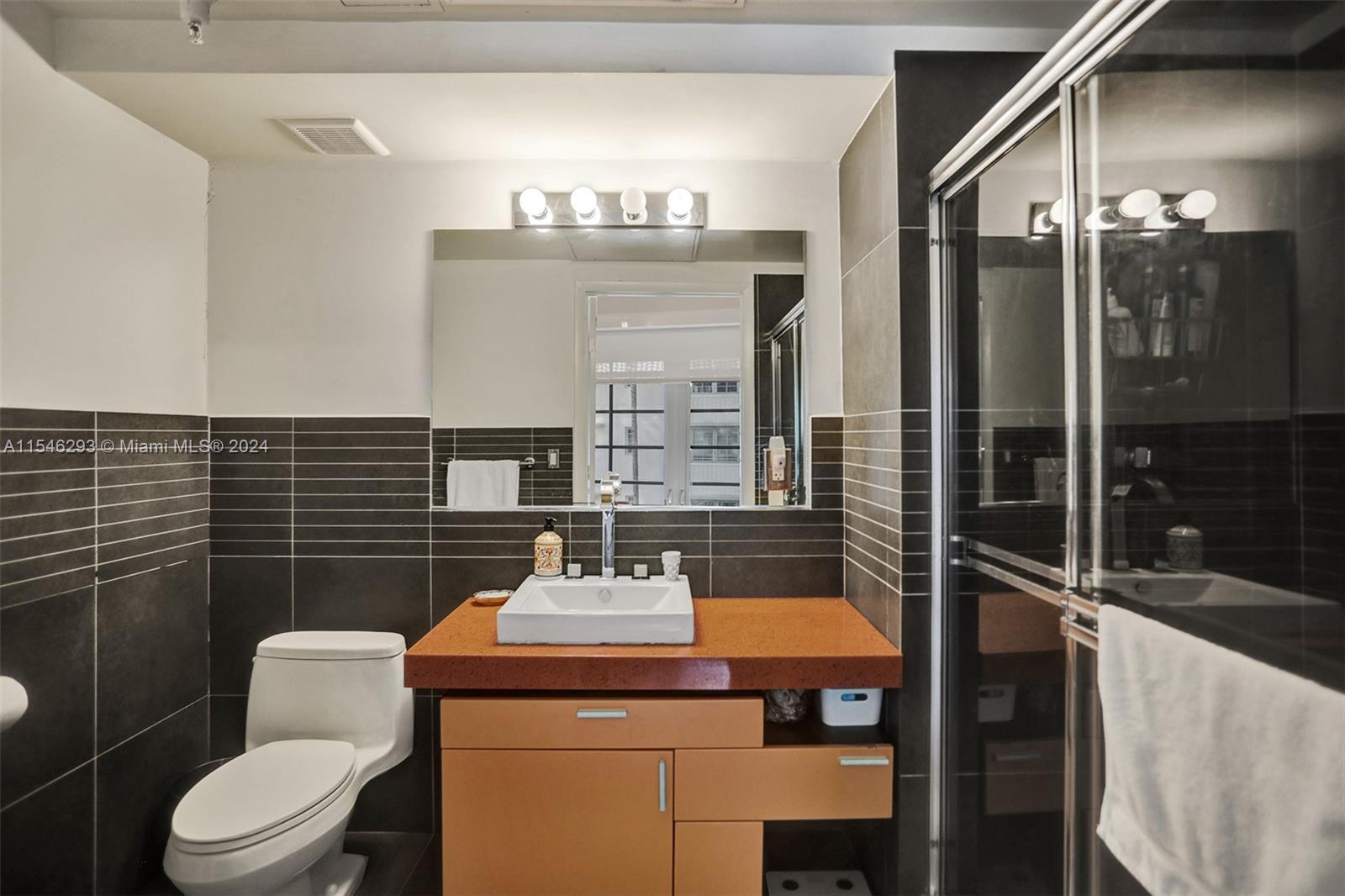 435 21st St 210, Miami Beach, Florida 33139, 1 Bedroom Bedrooms, ,1 BathroomBathrooms,Residential,For Sale,435 21st St 210,A11546293