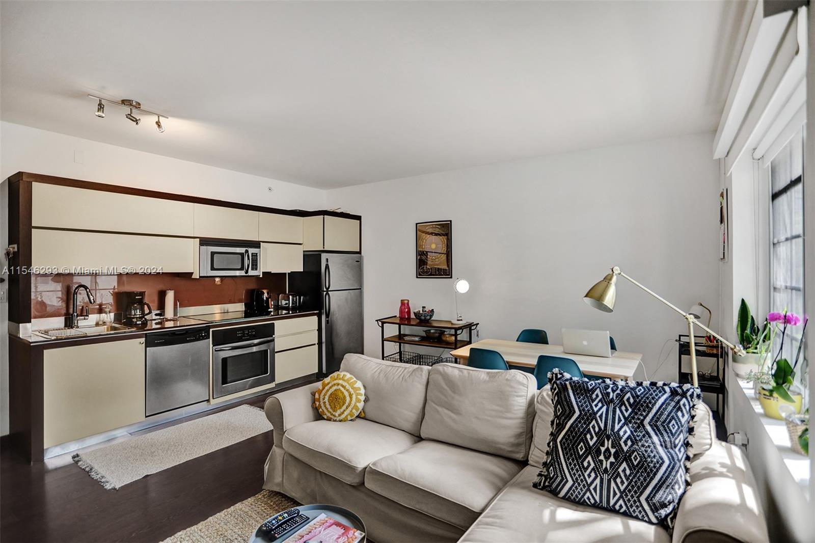 435 21st St 210, Miami Beach, Florida 33139, 1 Bedroom Bedrooms, ,1 BathroomBathrooms,Residential,For Sale,435 21st St 210,A11546293