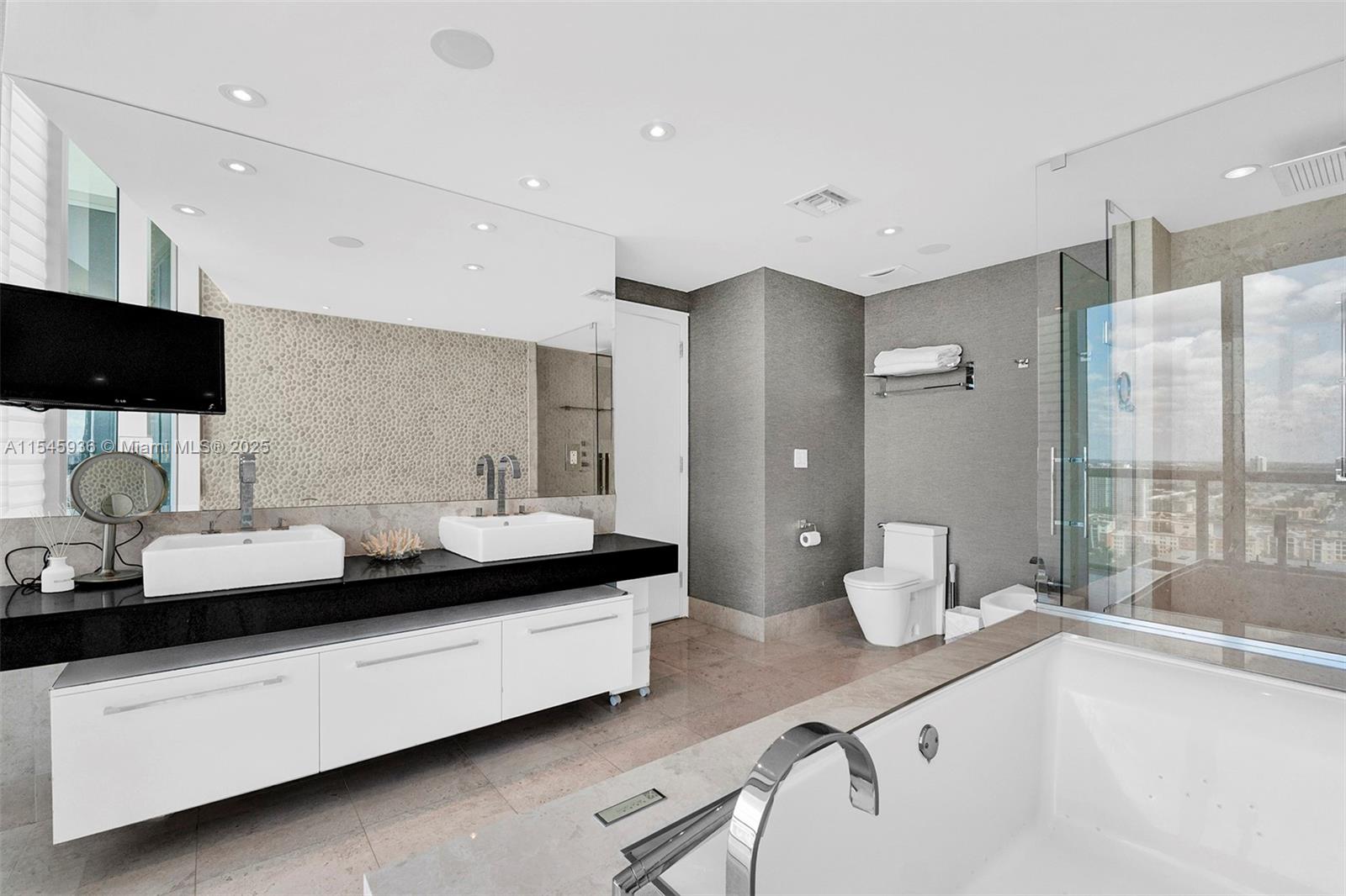 17121 Collins Ave, Sunny Isles Beach, FL, 33160 United States, 3 Bedrooms Bedrooms, ,3 BathroomsBathrooms,Residential,For Sale,Collins Ave,A11545936