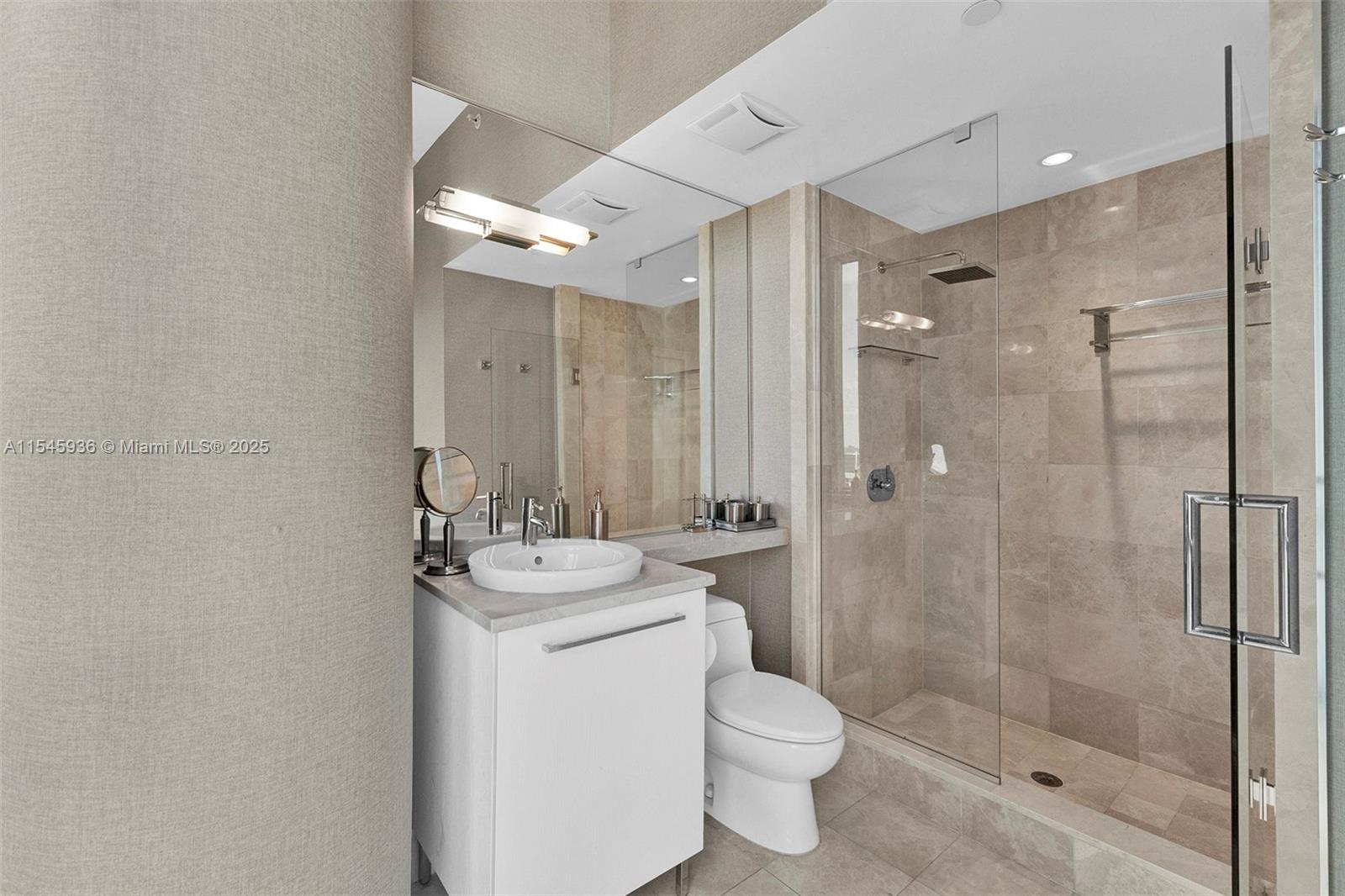 17121 Collins Ave, Sunny Isles Beach, FL, 33160 United States, 3 Bedrooms Bedrooms, ,3 BathroomsBathrooms,Residential,For Sale,Collins Ave,A11545936