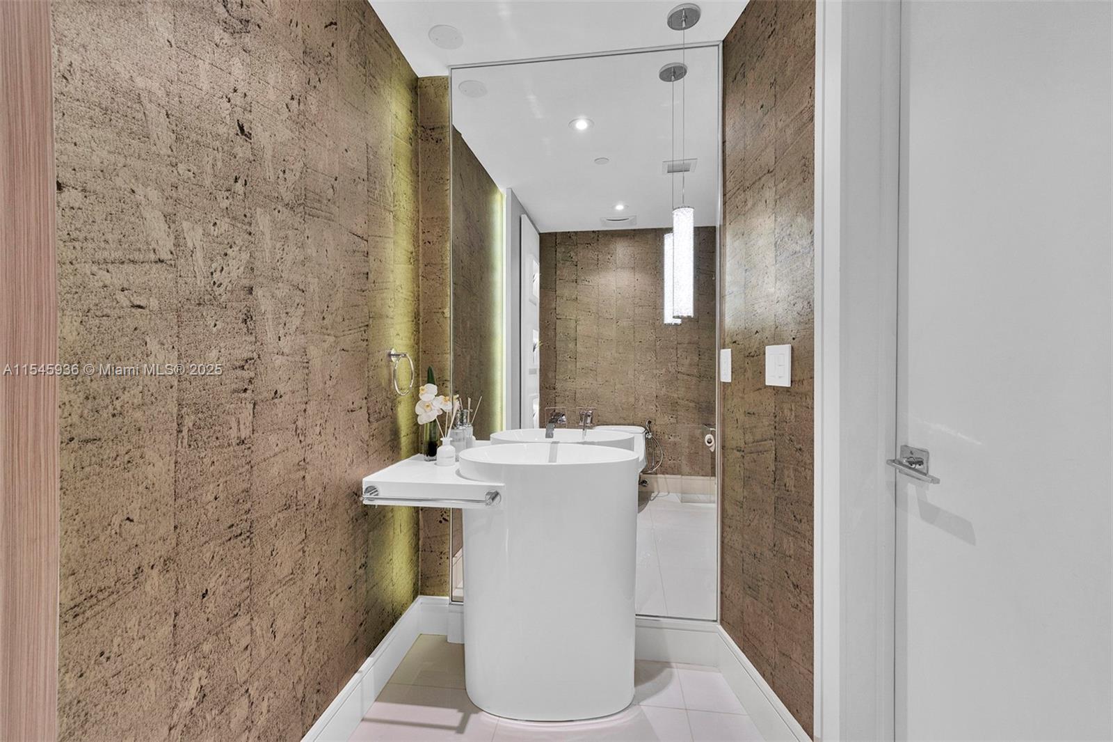 17121 Collins Ave, Sunny Isles Beach, FL, 33160 United States, 3 Bedrooms Bedrooms, ,3 BathroomsBathrooms,Residential,For Sale,Collins Ave,A11545936