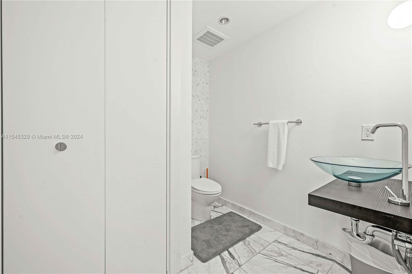 200 Biscayne Boulevard Way 3805, Miami, Florida 33131, 1 Bedroom Bedrooms, ,1 BathroomBathrooms,Residential,For Sale,200 Biscayne Boulevard Way 3805,A11545329