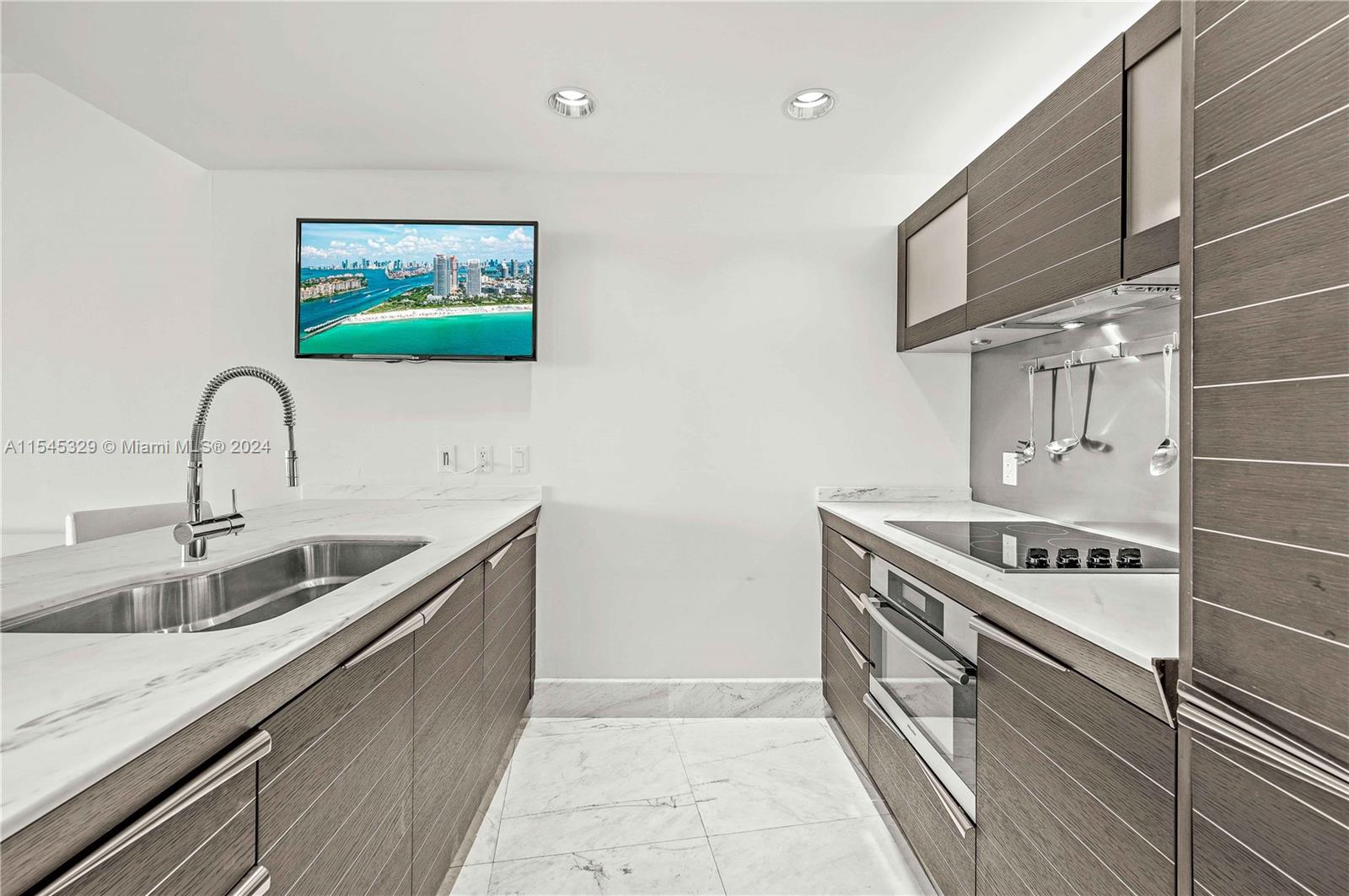 200 Biscayne Boulevard Way 3805, Miami, Florida 33131, 1 Bedroom Bedrooms, ,1 BathroomBathrooms,Residential,For Sale,200 Biscayne Boulevard Way 3805,A11545329