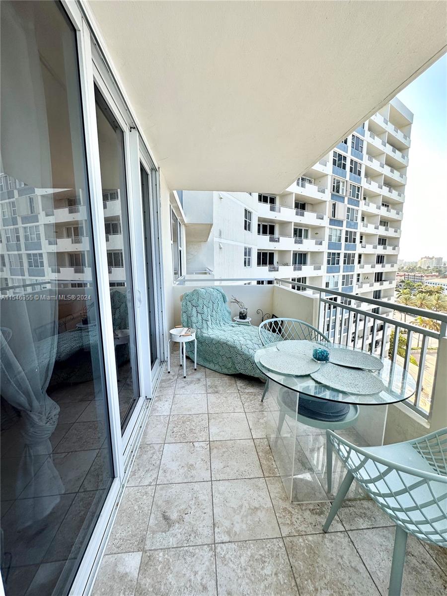 3180 S Ocean Dr 906, Hallandale Beach, Florida 33009, 2 Bedrooms Bedrooms, ,2 BathroomsBathrooms,Residentiallease,For Rent,3180 S Ocean Dr 906,A11546355