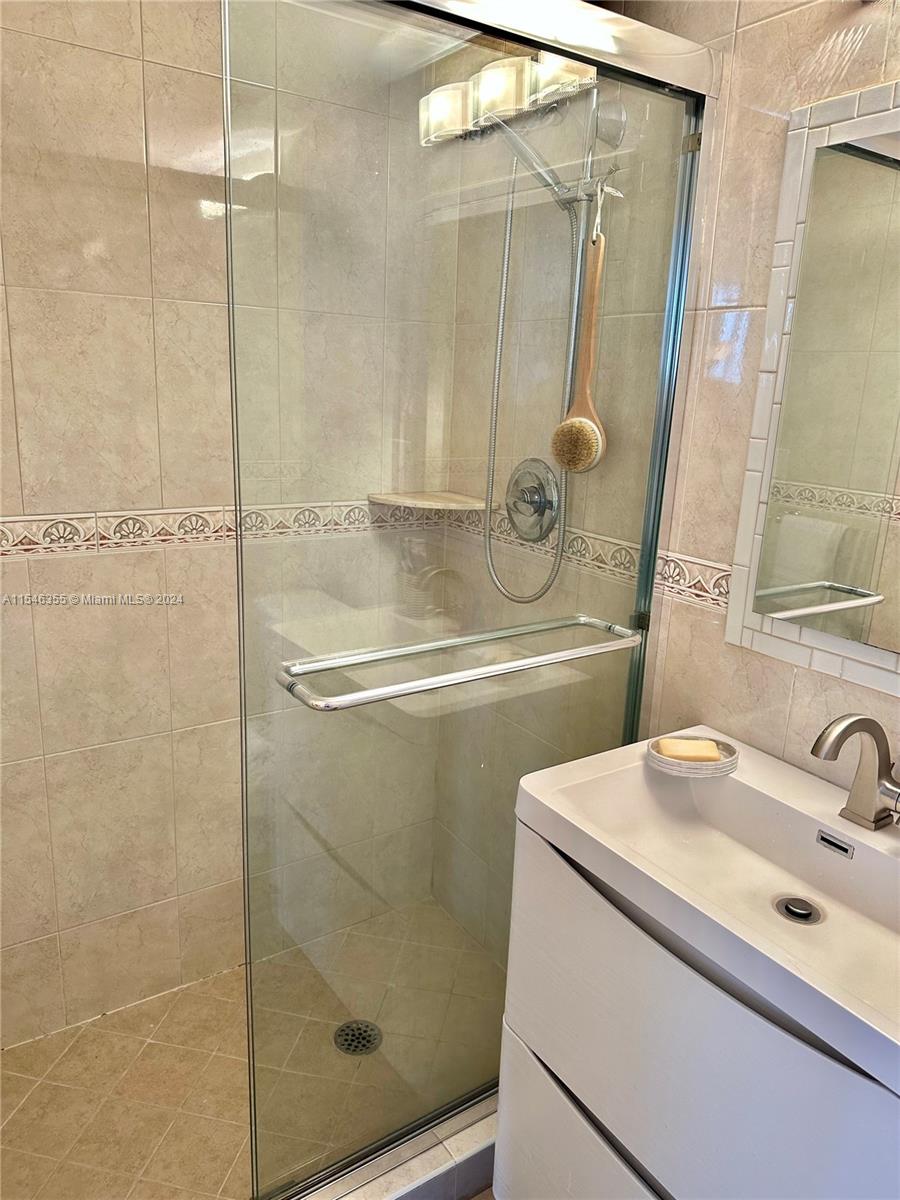3180 S Ocean Dr 906, Hallandale Beach, Florida 33009, 2 Bedrooms Bedrooms, ,2 BathroomsBathrooms,Residentiallease,For Rent,3180 S Ocean Dr 906,A11546355