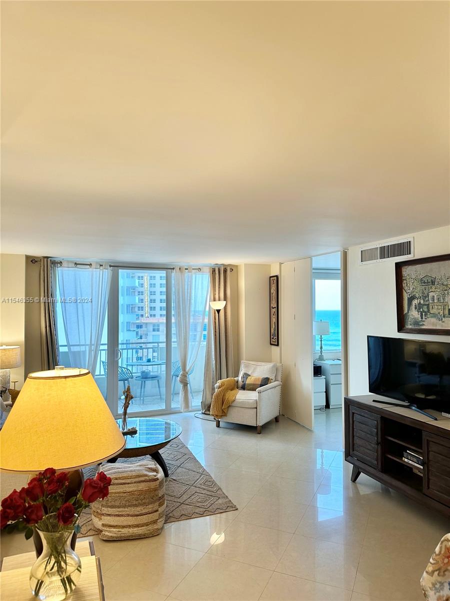 3180 S Ocean Dr 906, Hallandale Beach, Florida 33009, 2 Bedrooms Bedrooms, ,2 BathroomsBathrooms,Residentiallease,For Rent,3180 S Ocean Dr 906,A11546355