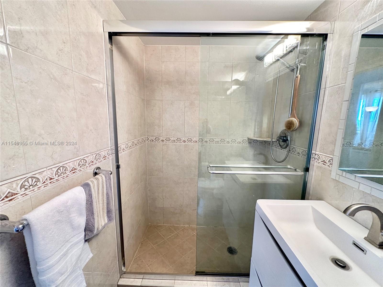 3180 S Ocean Dr 906, Hallandale Beach, Florida 33009, 2 Bedrooms Bedrooms, ,2 BathroomsBathrooms,Residentiallease,For Rent,3180 S Ocean Dr 906,A11546355