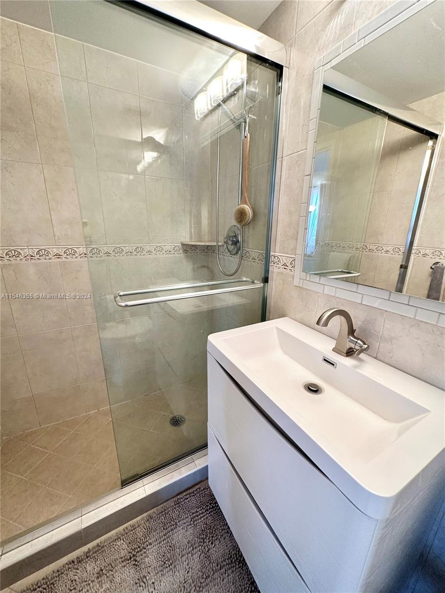 3180 S Ocean Dr 906, Hallandale Beach, Florida 33009, 2 Bedrooms Bedrooms, ,2 BathroomsBathrooms,Residentiallease,For Rent,3180 S Ocean Dr 906,A11546355
