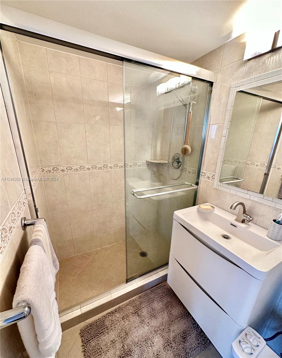 3180 S Ocean Dr 906, Hallandale Beach, Florida 33009, 2 Bedrooms Bedrooms, ,2 BathroomsBathrooms,Residentiallease,For Rent,3180 S Ocean Dr 906,A11546355