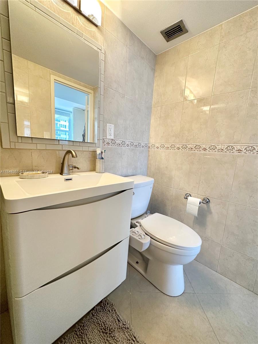 3180 S Ocean Dr 906, Hallandale Beach, Florida 33009, 2 Bedrooms Bedrooms, ,2 BathroomsBathrooms,Residentiallease,For Rent,3180 S Ocean Dr 906,A11546355