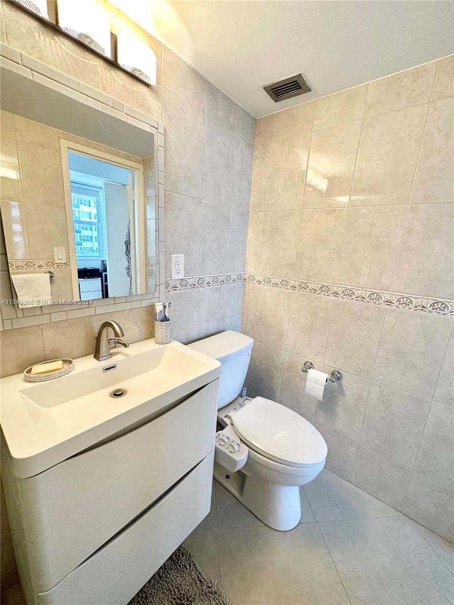 3180 S Ocean Dr 906, Hallandale Beach, Florida 33009, 2 Bedrooms Bedrooms, ,2 BathroomsBathrooms,Residentiallease,For Rent,3180 S Ocean Dr 906,A11546355