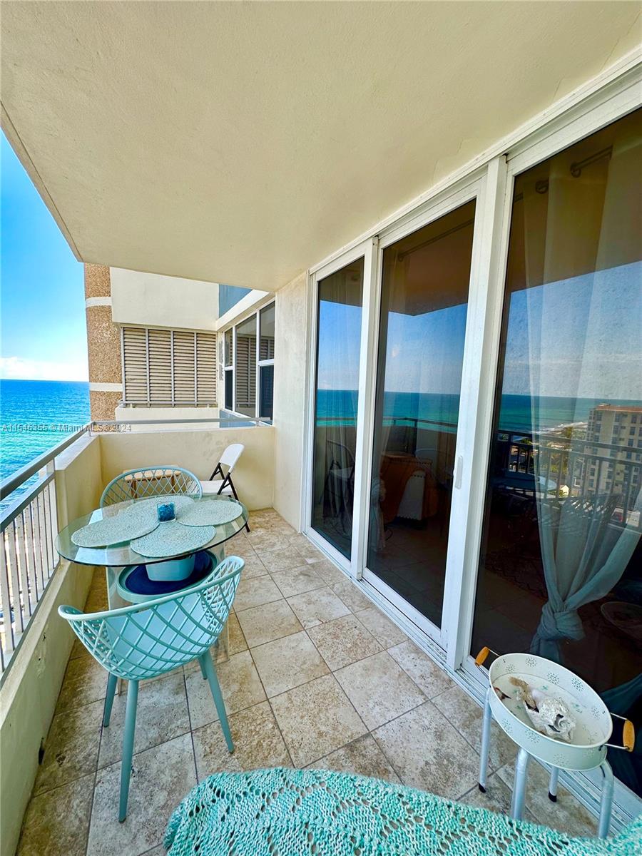 3180 S Ocean Dr 906, Hallandale Beach, Florida 33009, 2 Bedrooms Bedrooms, ,2 BathroomsBathrooms,Residentiallease,For Rent,3180 S Ocean Dr 906,A11546355