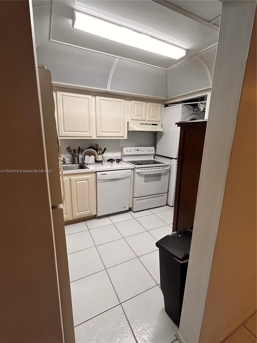 7925 Fairview Dr 208, Tamarac, Florida 33321, 1 Bedroom Bedrooms, ,1 BathroomBathrooms,Residential,For Sale,7925 Fairview Dr 208,A11546358