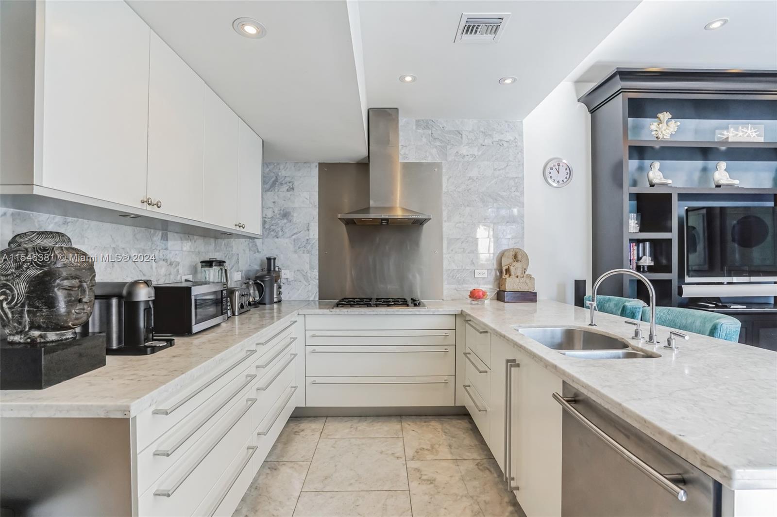 215 Water Way, Miami Beach, FL, 33141 United States, 5 Bedrooms Bedrooms, ,5 BathroomsBathrooms,Residential,For Sale,Water Way,A11546381