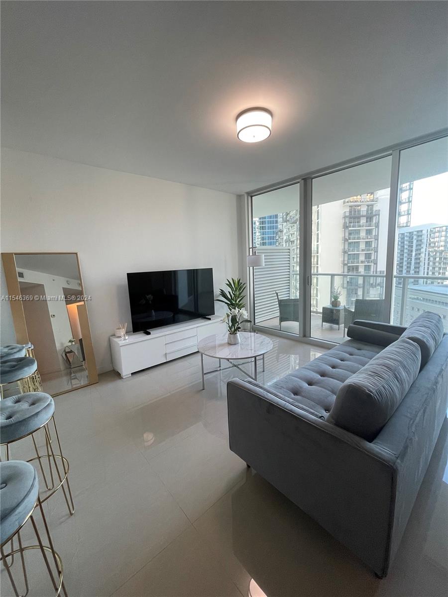 300 S Biscayne Blvd T-2207, Miami, Florida 33131, 1 Bedroom Bedrooms, ,1 BathroomBathrooms,Residentiallease,For Rent,300 S Biscayne Blvd T-2207,A11546369