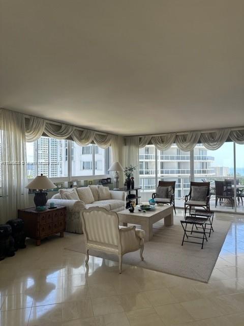 Aventura, Florida 33180, 2 Bedrooms Bedrooms, ,2 BathroomsBathrooms,Residential,For Sale,A11546408