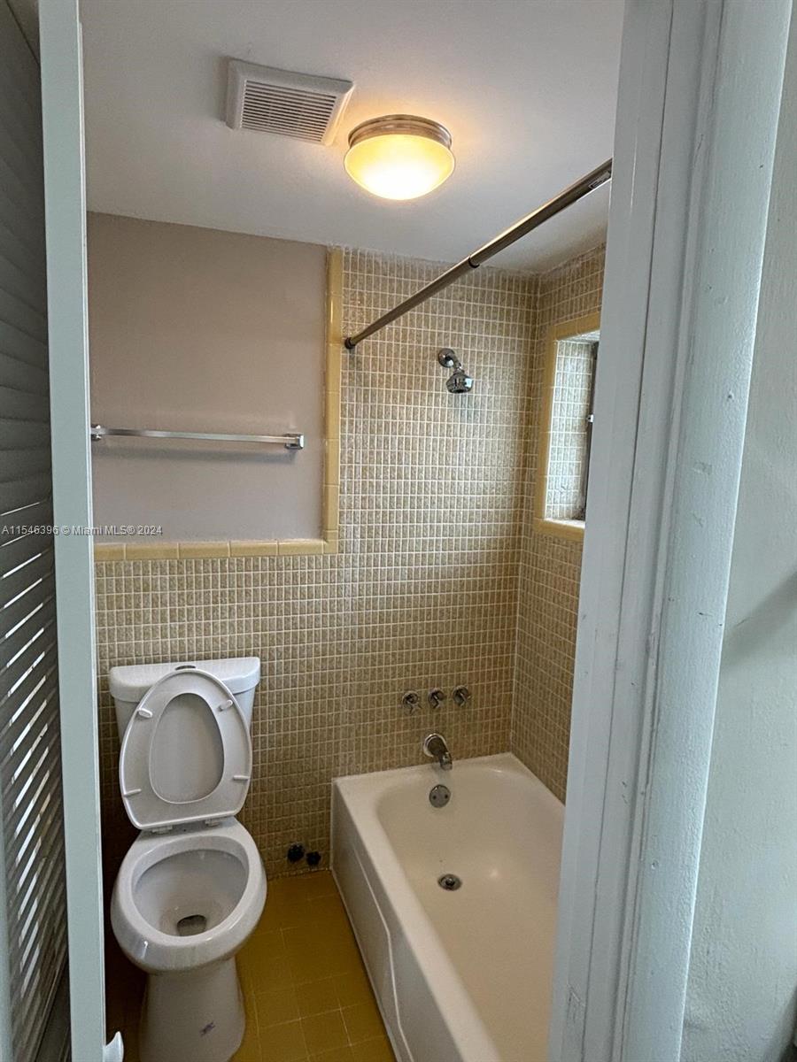 114 Mendoza Ave 32, Coral Gables, Florida 33134, 1 Bedroom Bedrooms, ,1 BathroomBathrooms,Residentiallease,For Rent,114 Mendoza Ave 32,A11546396