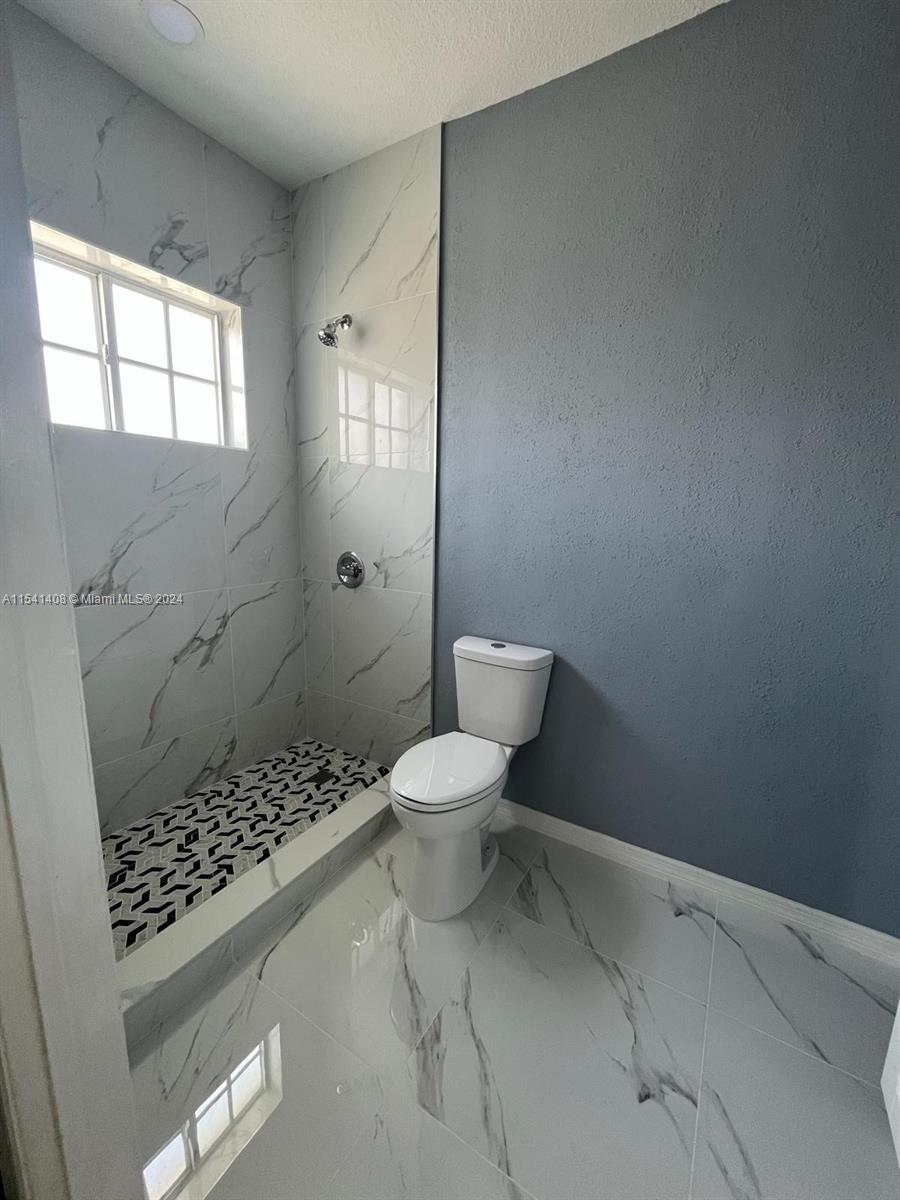 7211 NW 174th Ter 203, Hialeah, Florida 33015, 2 Bedrooms Bedrooms, ,2 BathroomsBathrooms,Residentiallease,For Rent,7211 NW 174th Ter 203,A11541408
