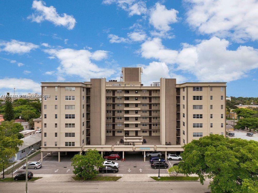 1811 Jefferson St 410, Hollywood, Florida 33020, 2 Bedrooms Bedrooms, ,2 BathroomsBathrooms,Residential,For Sale,1811 Jefferson St 410,A11546427