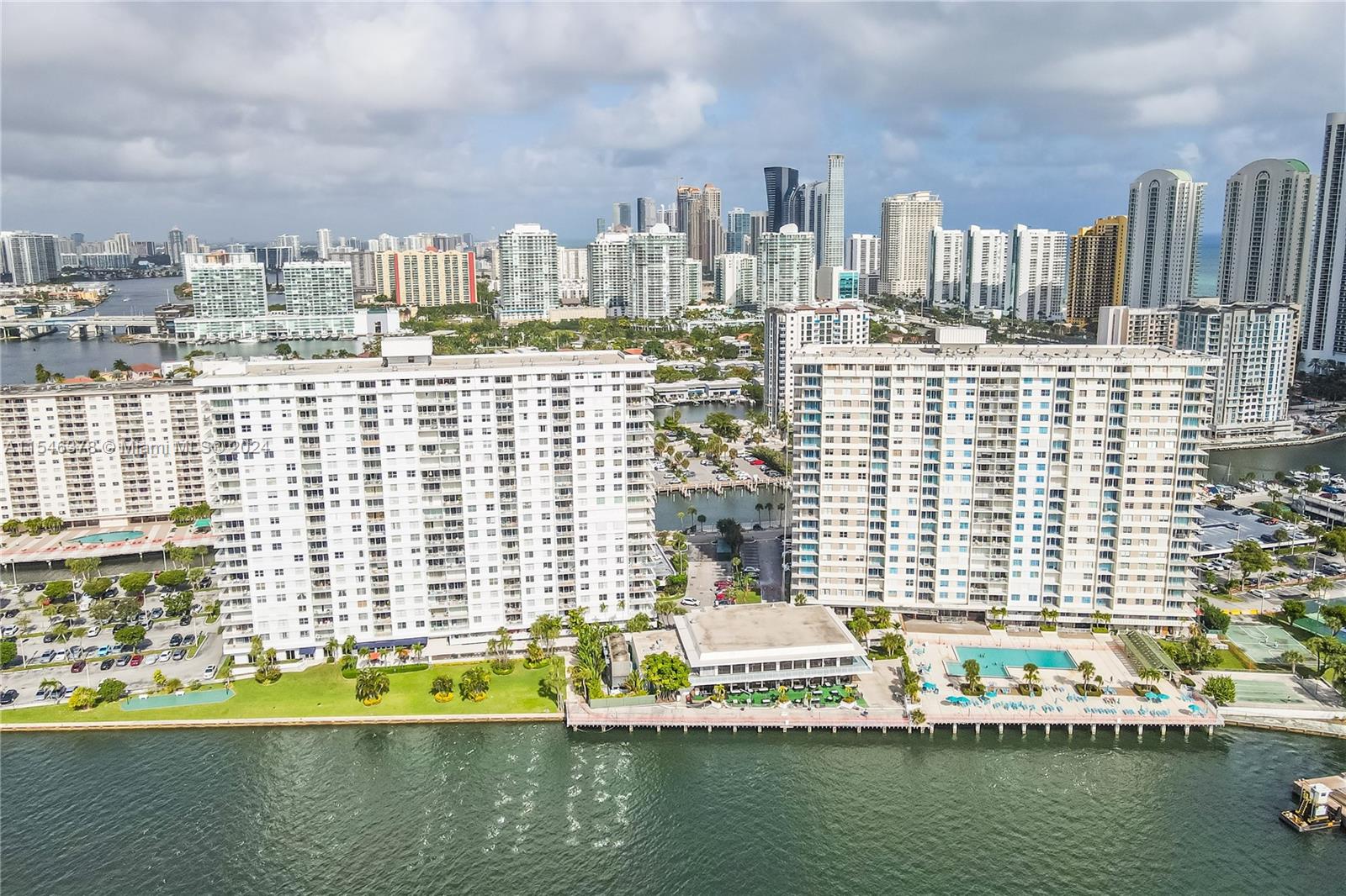 500 Bayview Dr, Sunny Isles Beach, FL, 33160 United States, 2 Bedrooms Bedrooms, ,2 BathroomsBathrooms,Residential,For Sale,Bayview Dr,A11546378