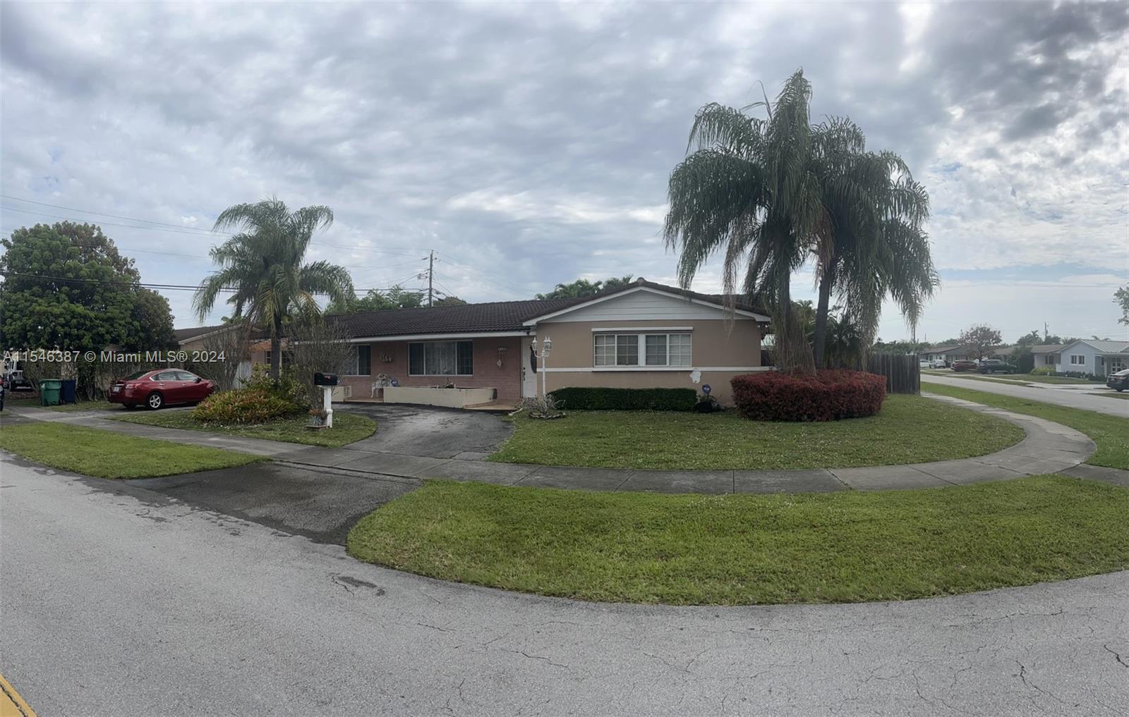 1135 SW 101st Ave  For Sale A11546387, FL