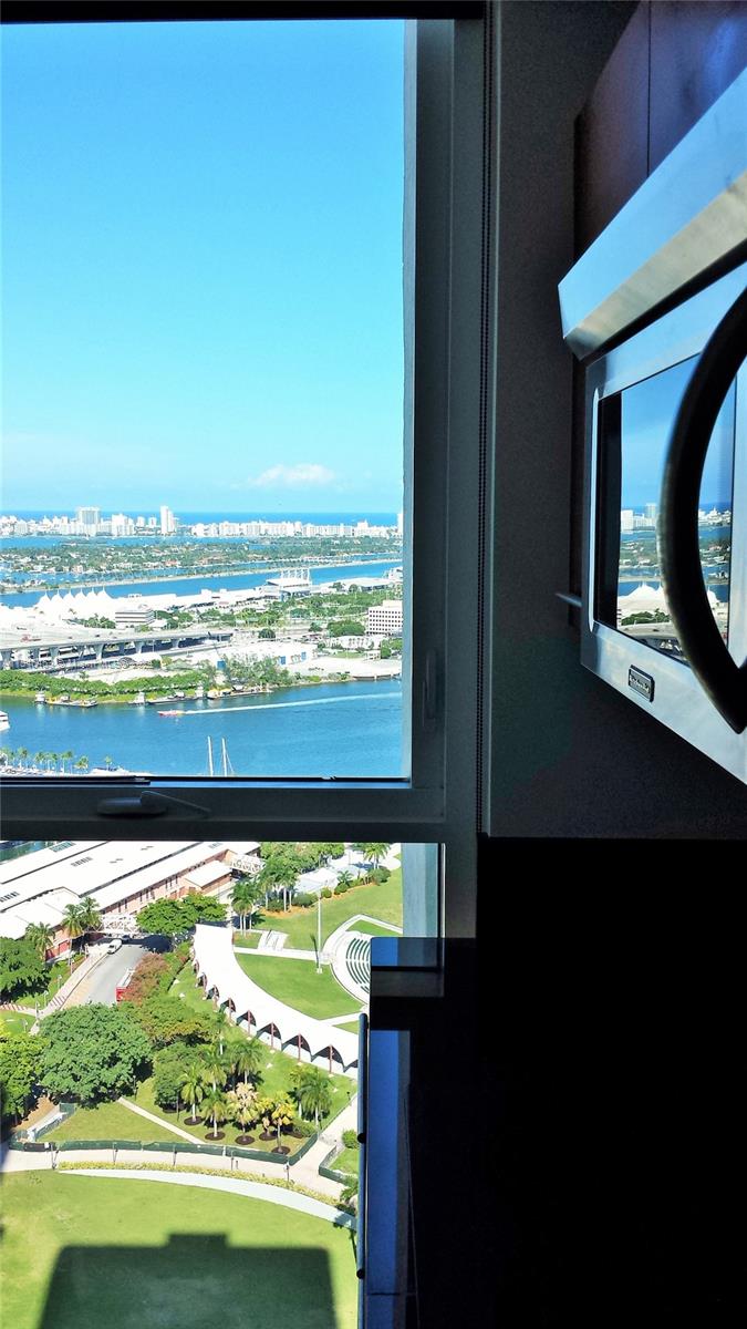 253 NE 2nd St 3707, Miami, Florida 33132, ,1 BathroomBathrooms,Residentiallease,For Rent,253 NE 2nd St 3707,A11546453