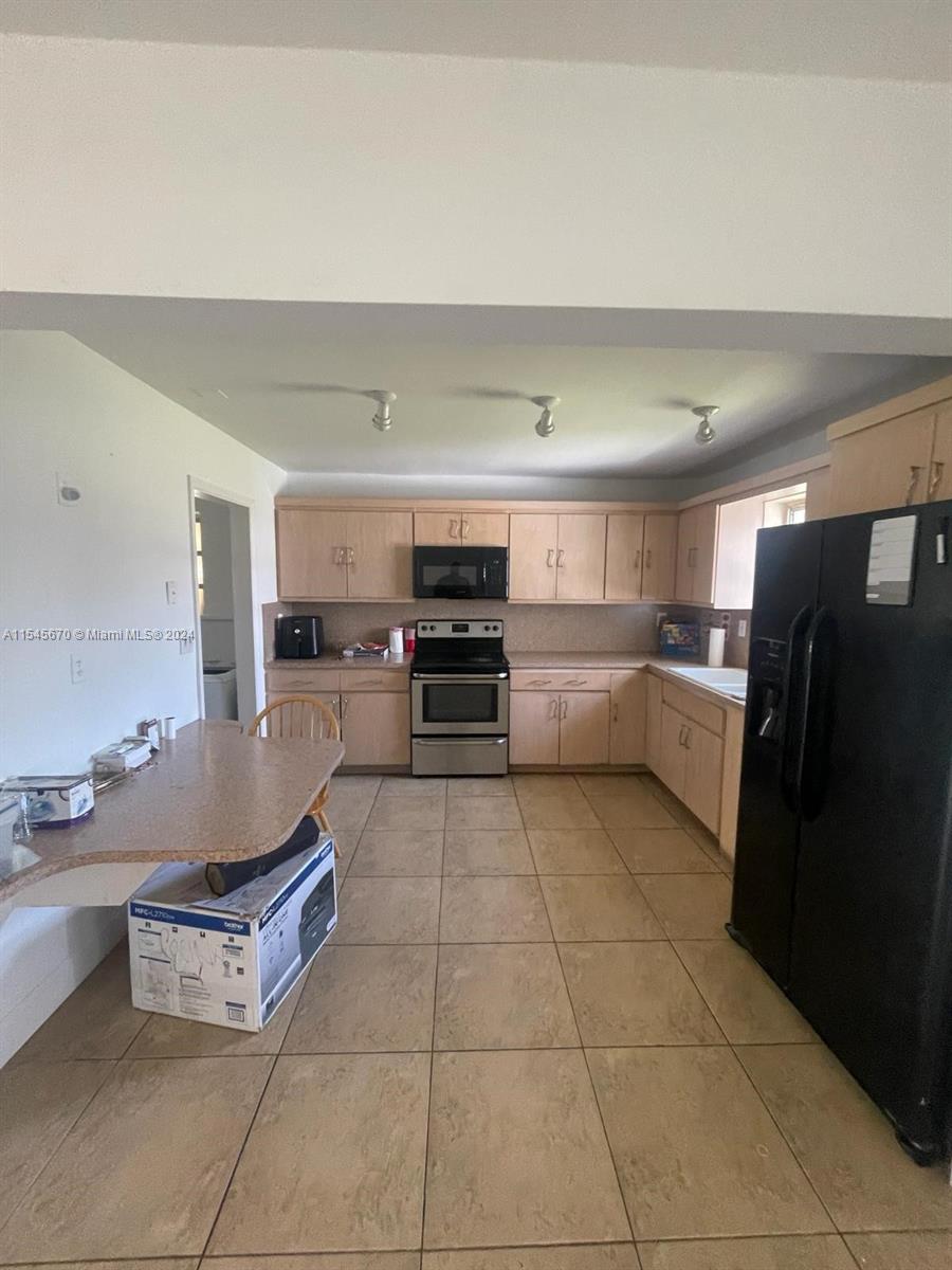 3253 Pierce St, Hollywood, Florida 33021, 3 Bedrooms Bedrooms, ,2 BathroomsBathrooms,Residential,For Sale,3253 Pierce St,A11545670