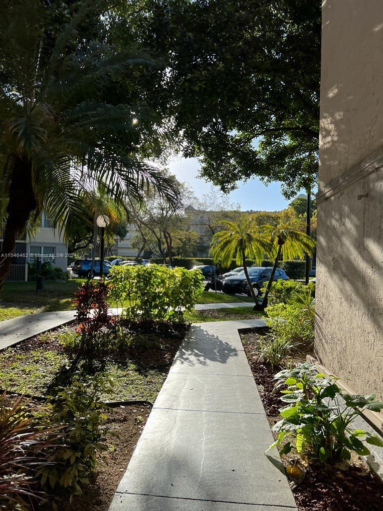 8333  Lake Dr #101 For Sale A11546462, FL