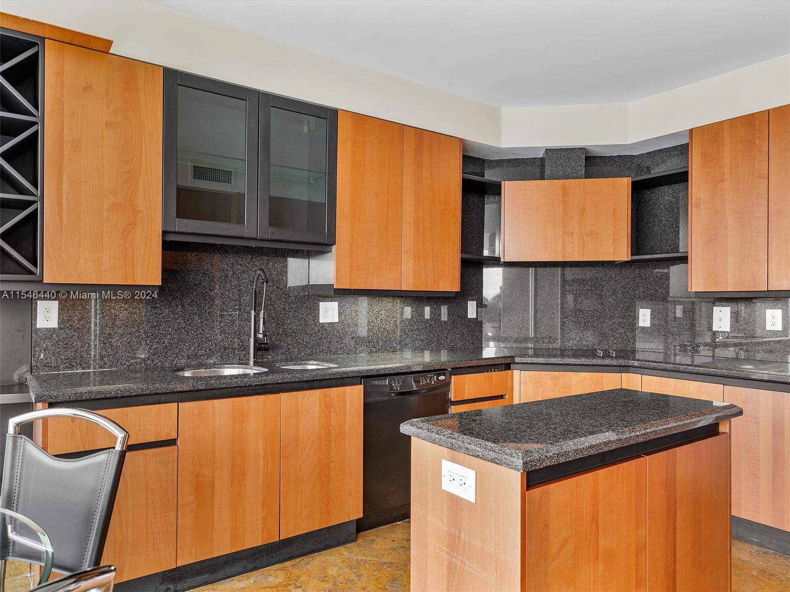 17555 Collins Ave, Sunny Isles Beach, FL, 33160 United States, 3 Bedrooms Bedrooms, ,3 BathroomsBathrooms,Residential,For Sale,Collins Ave,A11546440