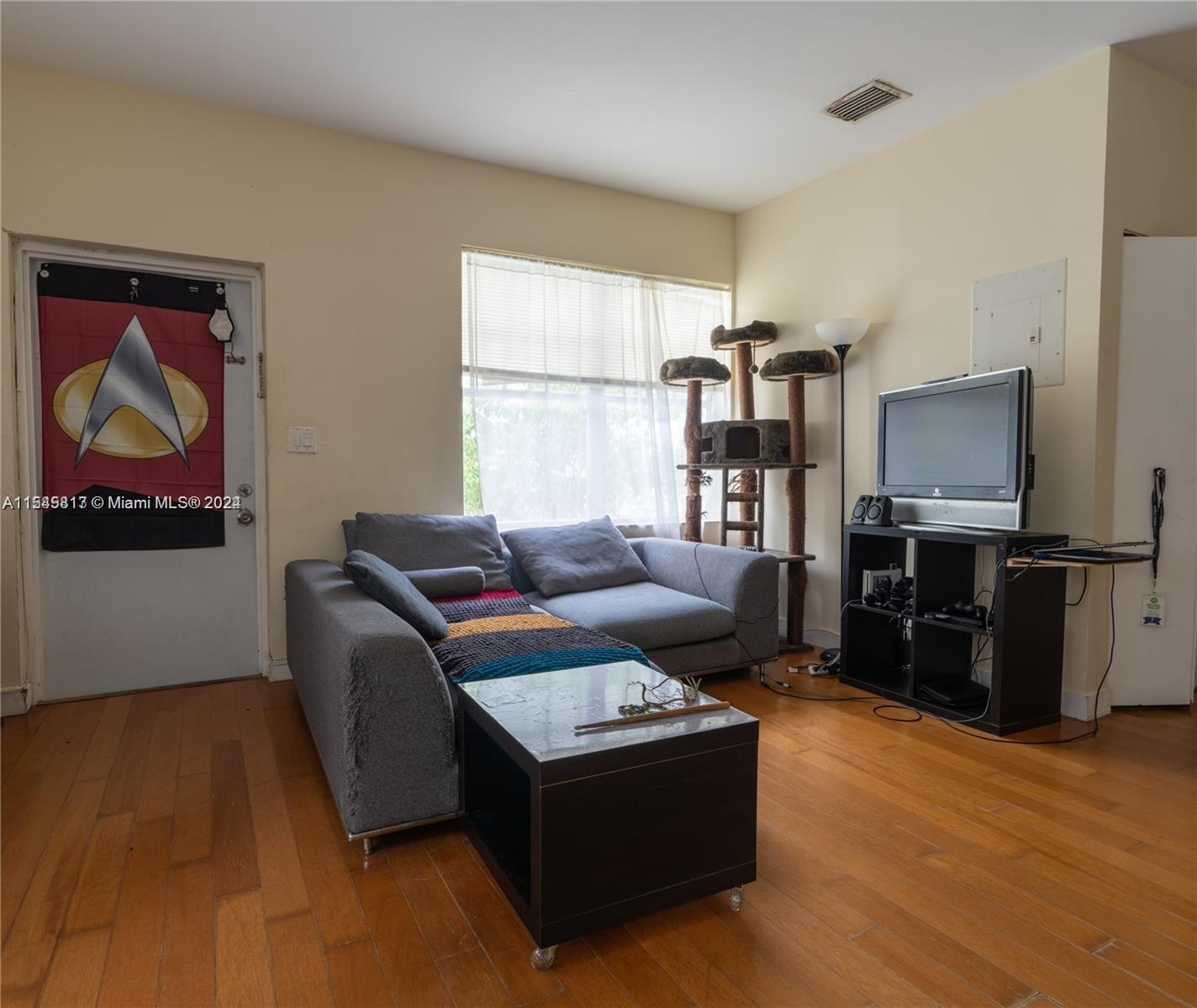 719 Meridian Ave 8, Miami Beach, Florida 33139, 1 Bedroom Bedrooms, ,1 BathroomBathrooms,Residentiallease,For Rent,719 Meridian Ave 8,A11545817