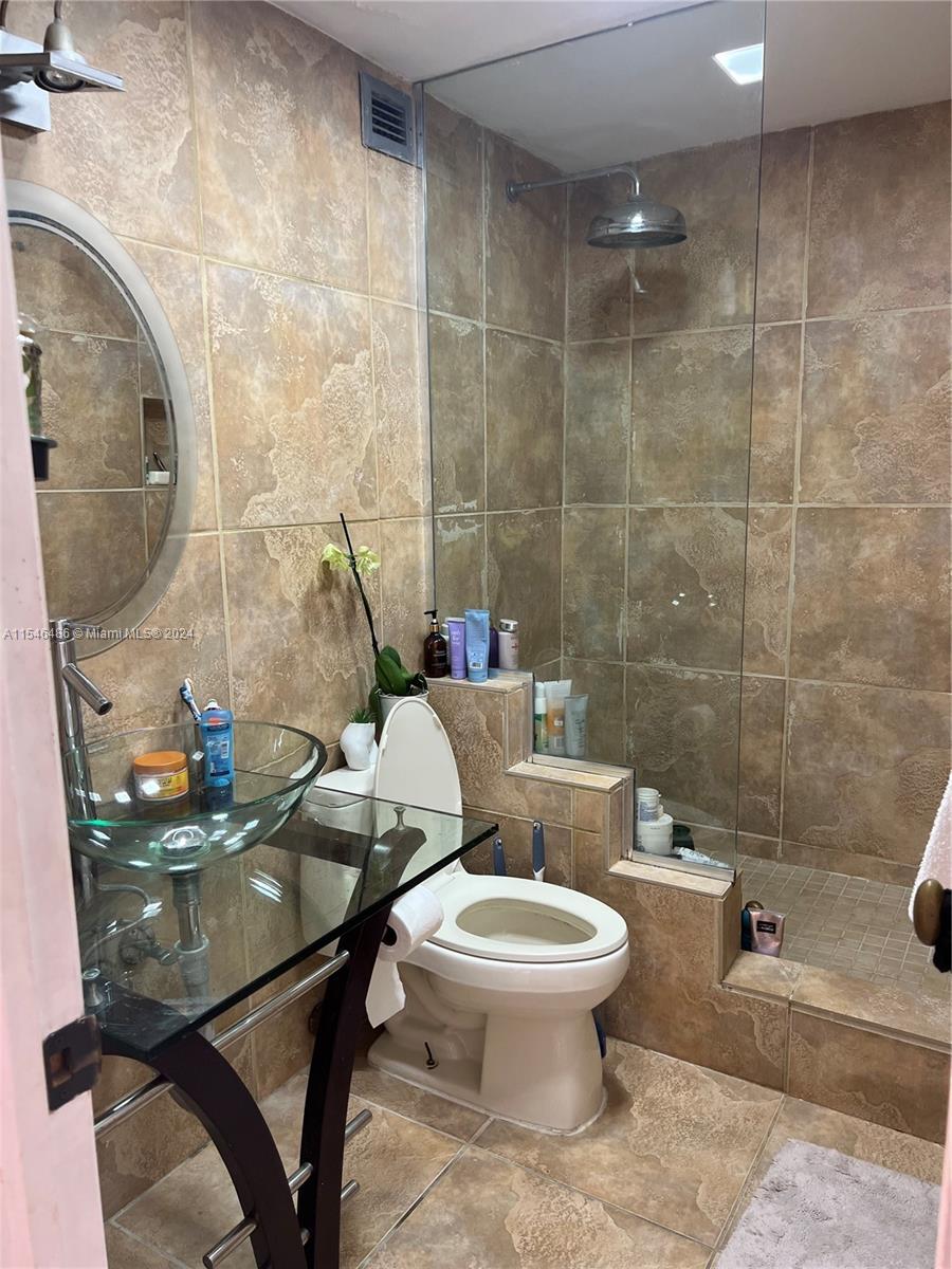 400 Kings Point Dr, Sunny Isles Beach, FL, 33160 United States, 2 Bedrooms Bedrooms, ,2 BathroomsBathrooms,Residential,For Sale,Kings Point Dr,A11546486