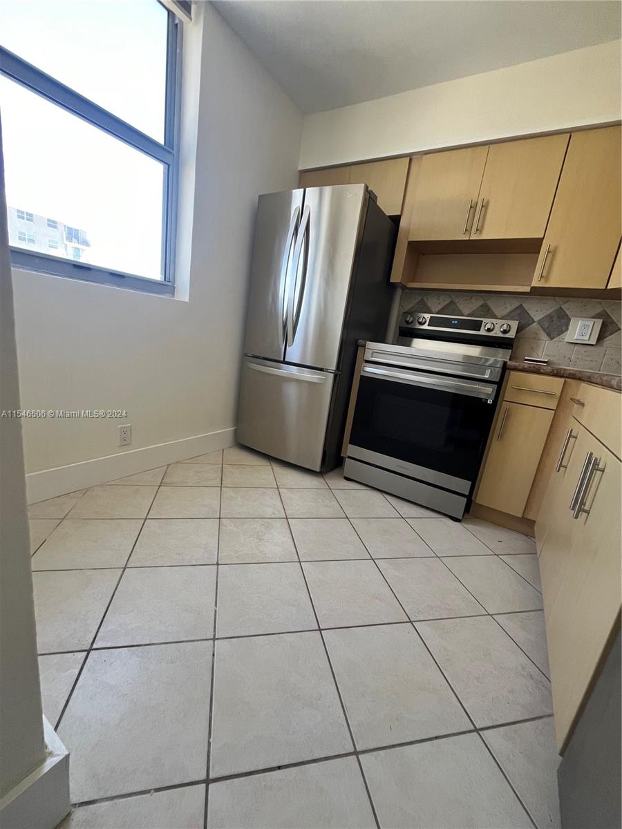 9225 Collins Ave 807, Surfside, Florida 33154, ,1 BathroomBathrooms,Residentiallease,For Rent,9225 Collins Ave 807,A11546506