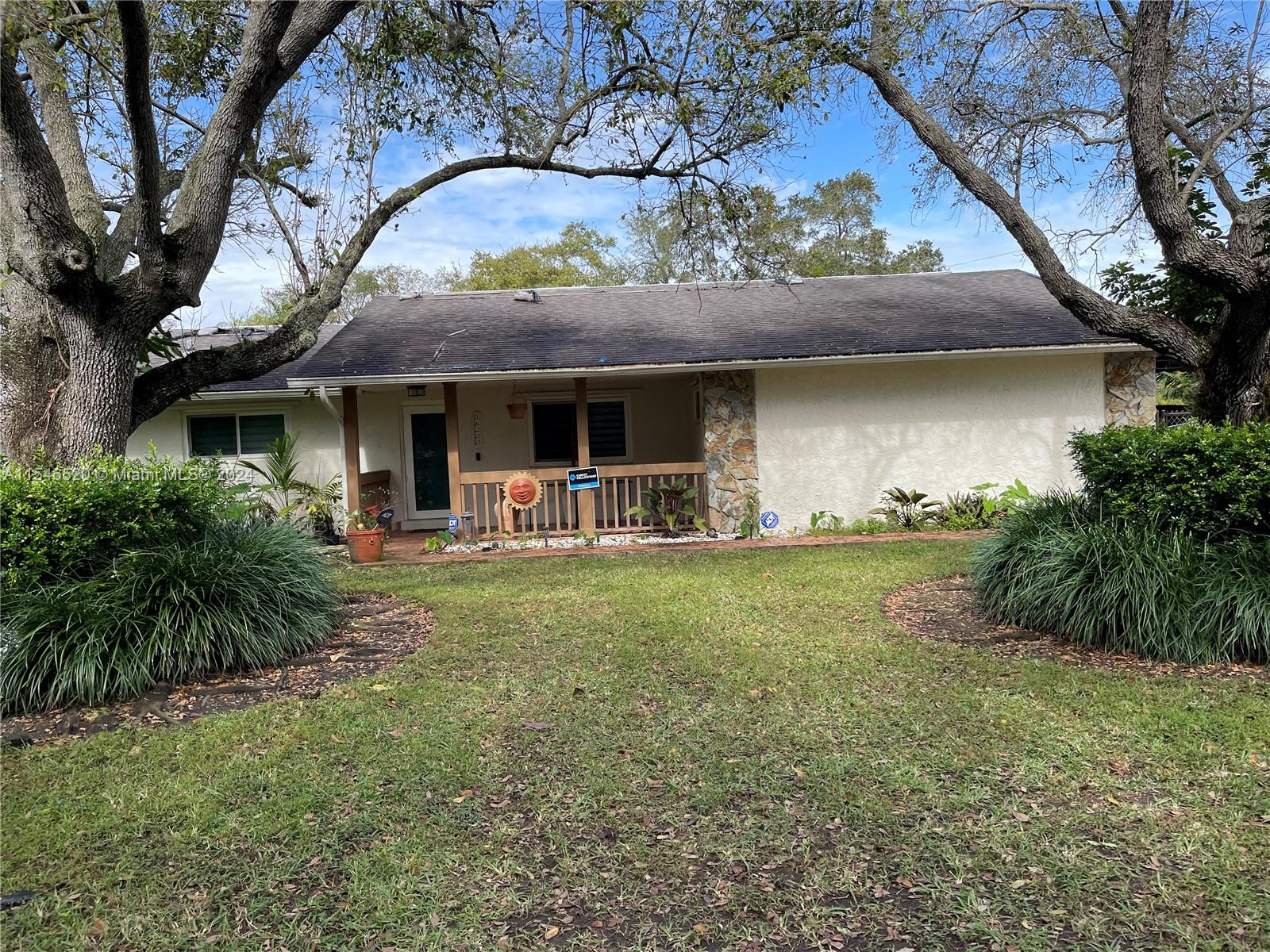 If looking for a peaceful place and still driving distance to everything, look no further this home is located nestled between Homestead and the Redlands.  This property has a spacious living room, dinning room and kitchen.  Large yard for pool.